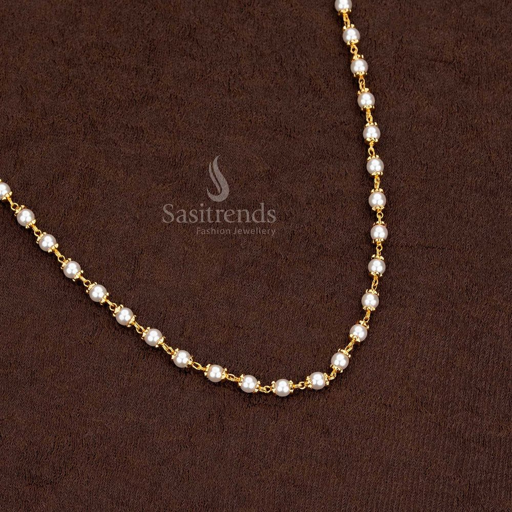 Traditional pearl chain jewellery with small pearls and gold links - Sasitrends