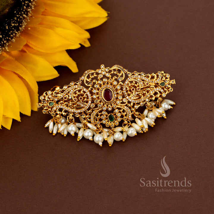 Radiant white AD rice pearl hair clip crafted with oval floral artistry divine matte gold brilliance illustrious craftsmanship aristocratic detailing and heritage grandeur perfect for sovereign weddings – Sasitrends