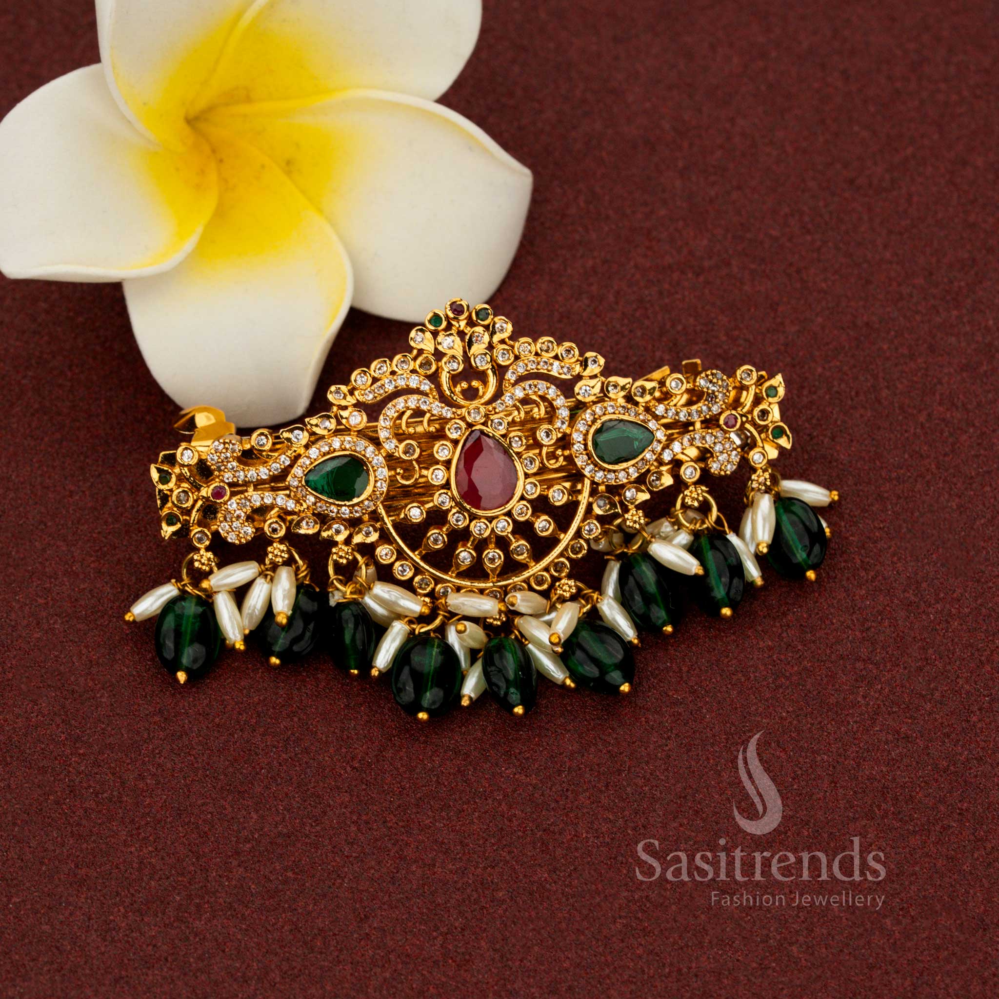 Divine green temple hair clip enriched with sovereign matte gold artistry lavish AD embellishments enchanting rice pearl accents and exalted heritage beauty designed for monumental bridal occasions – Sasitrends
