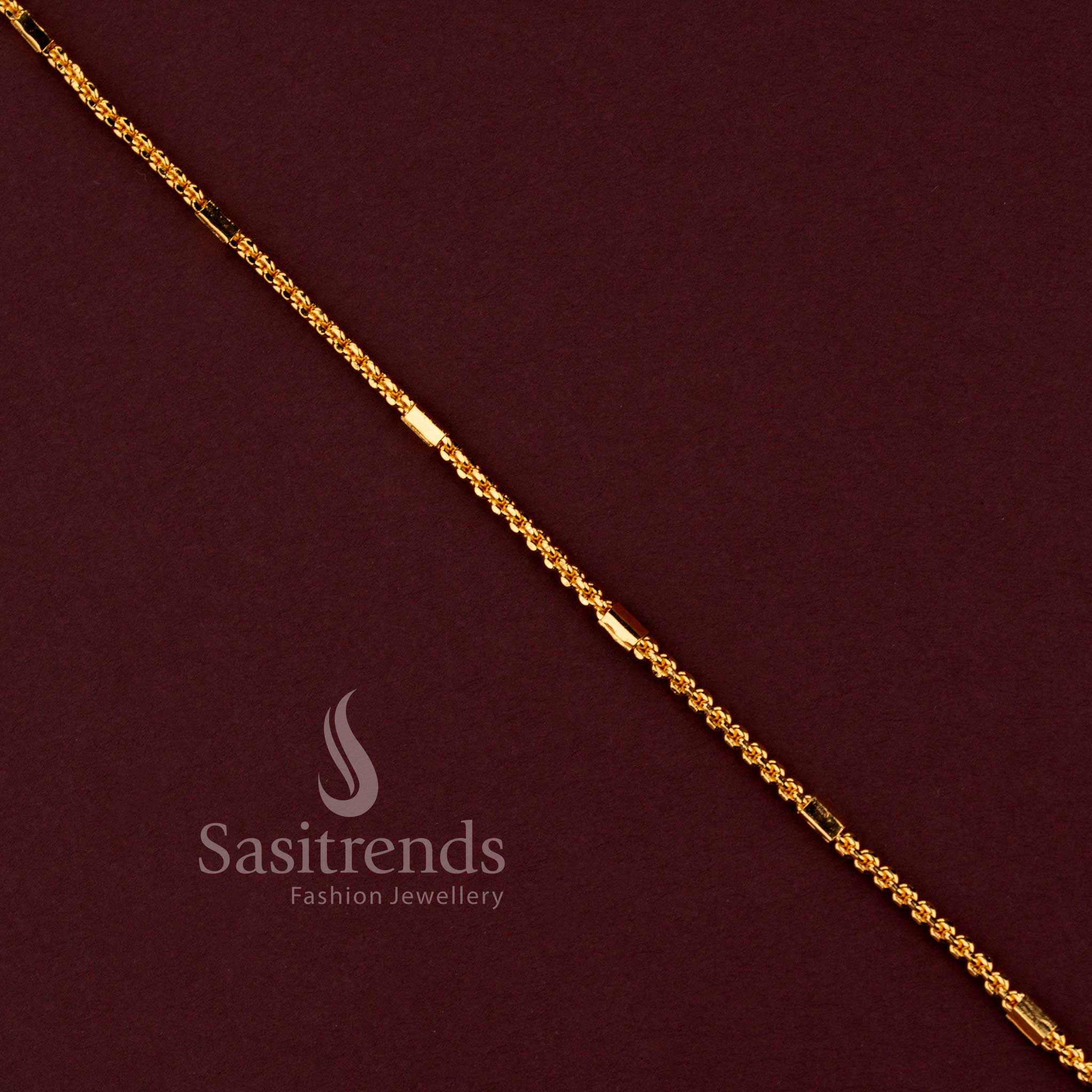 Elegant thick Royal Link chain crafted with detailed workmanship and timeless jewellery styling - Sasitrends.