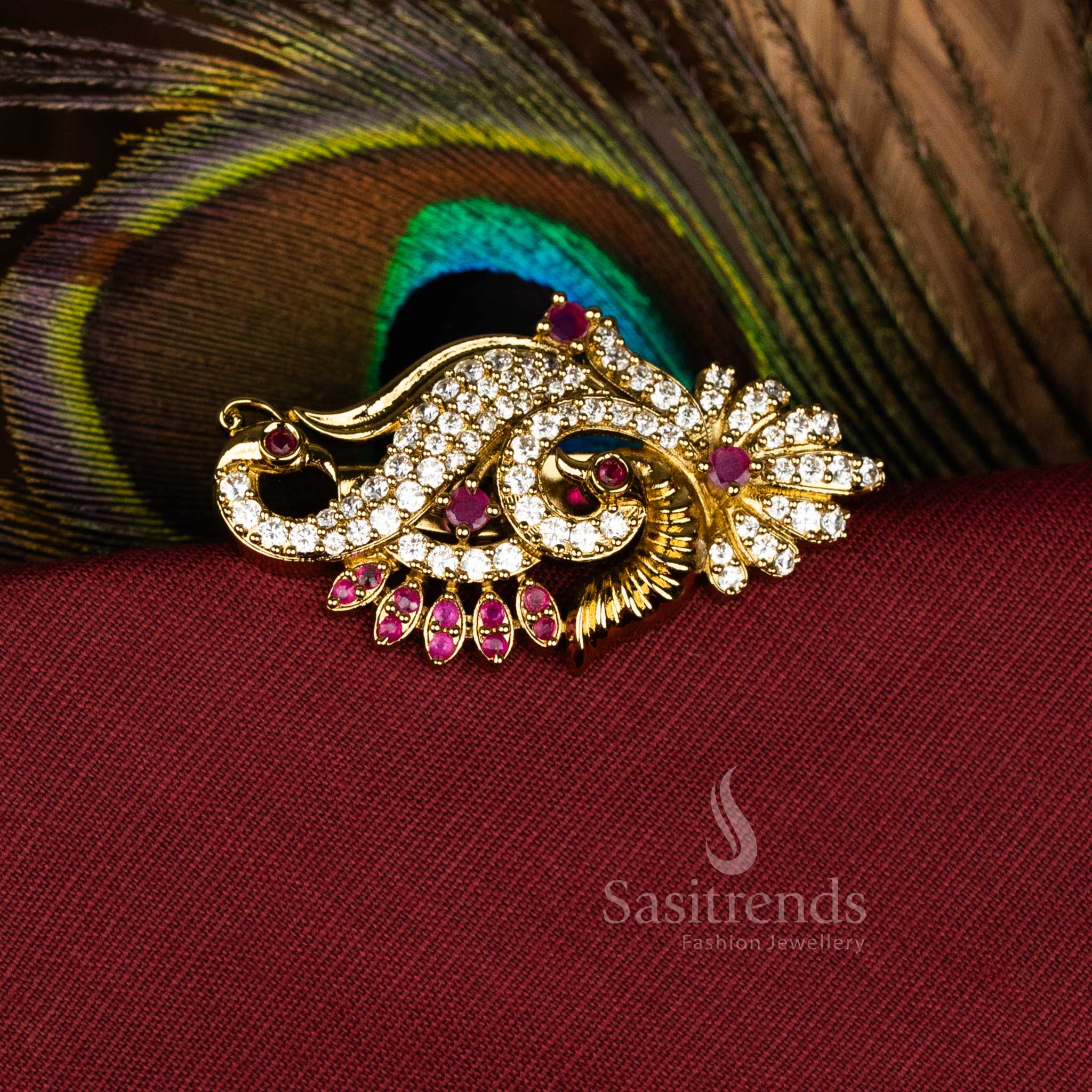 Elegant Mahendi Accent Floral Peacock Saree Pin Perfect for Weddings, Festivals, and Temple Ceremonies – Sasitrends