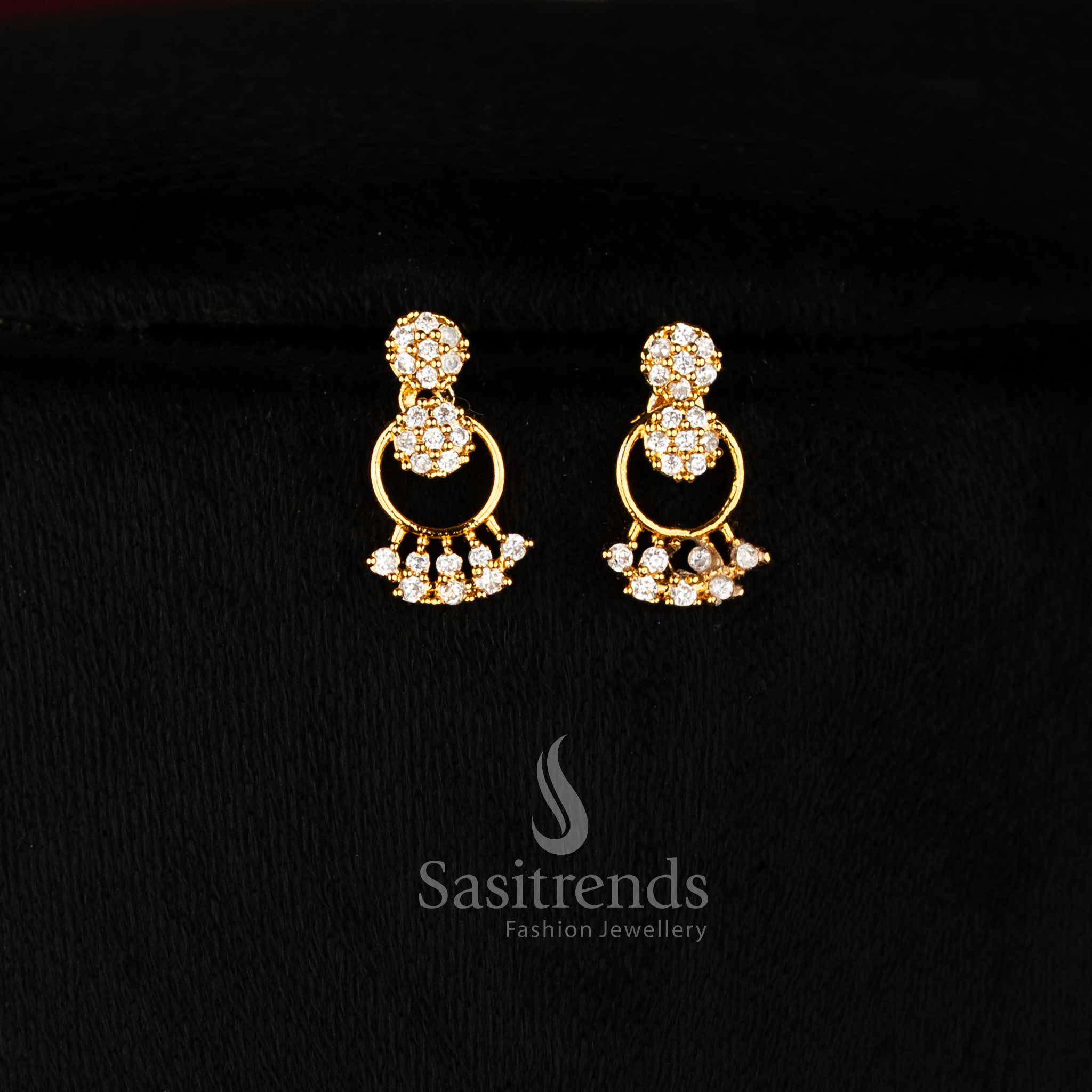 Elegant matte gold plated necklace set with halo design and detailed stone drop pattern - Sasitrends