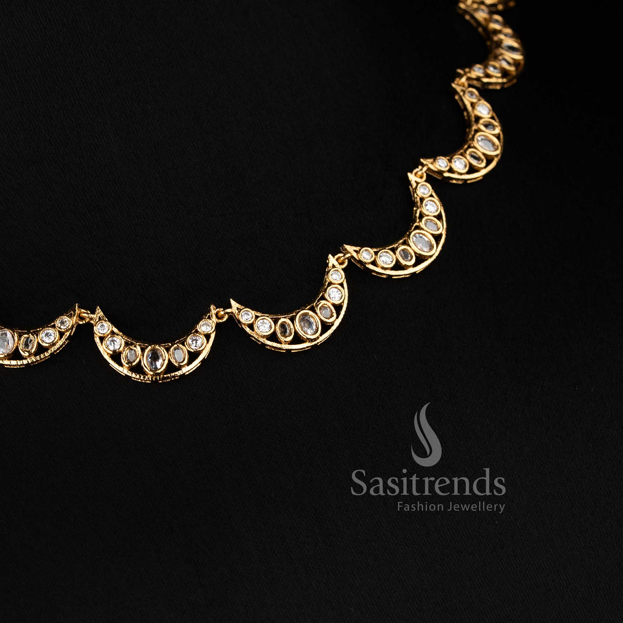 Close-up of 2765J set showing the matte gold finish and the secure stone-work on the celestial crescent links - Sasitrends