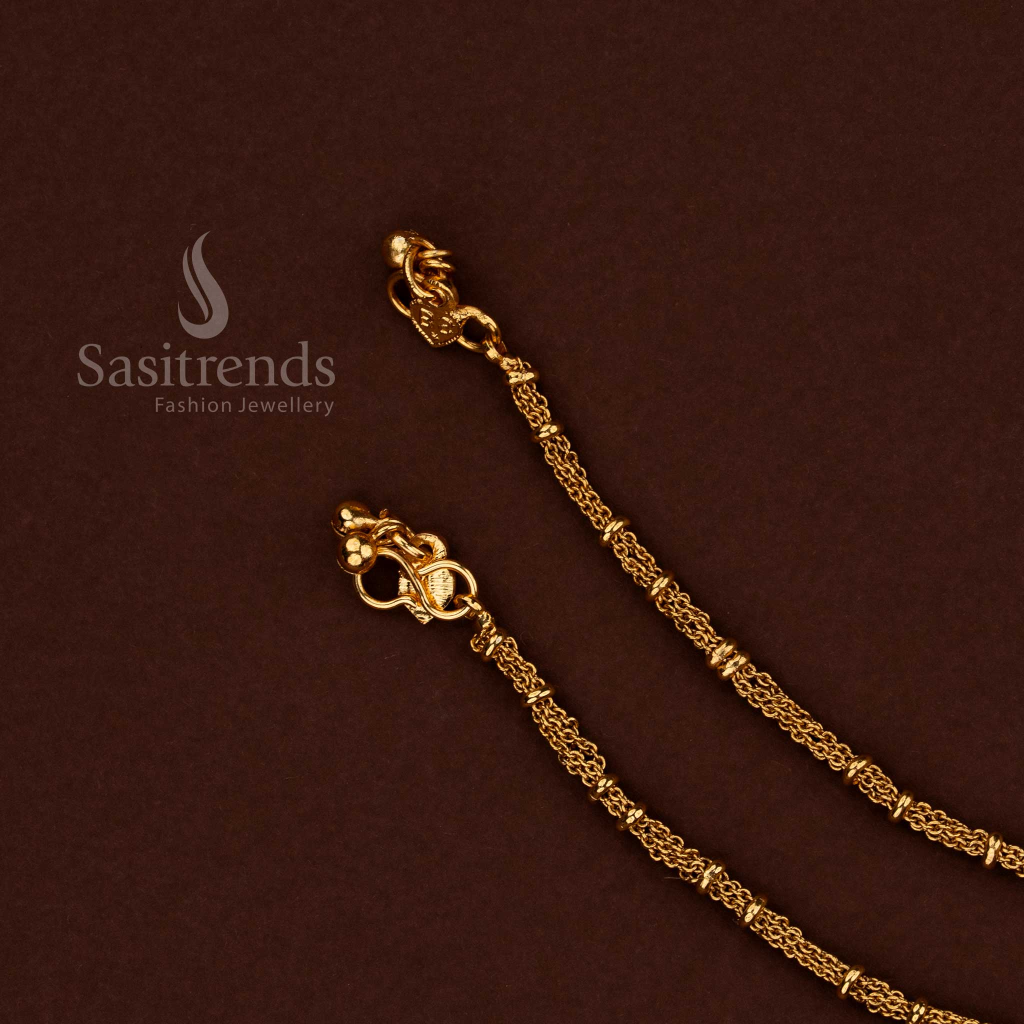 Heritage-inspired matte gold temple anklets with interlaced hoop design – Sasitrends