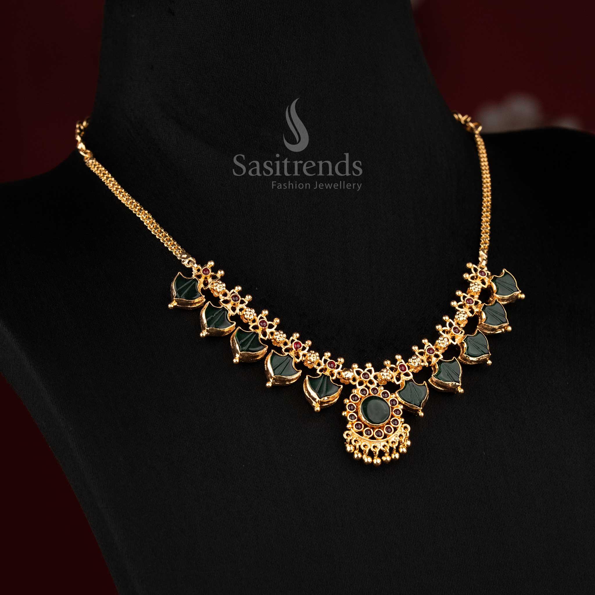 Elegant Flower Pendant Necklace Set - Perfect for Traditional Occasions