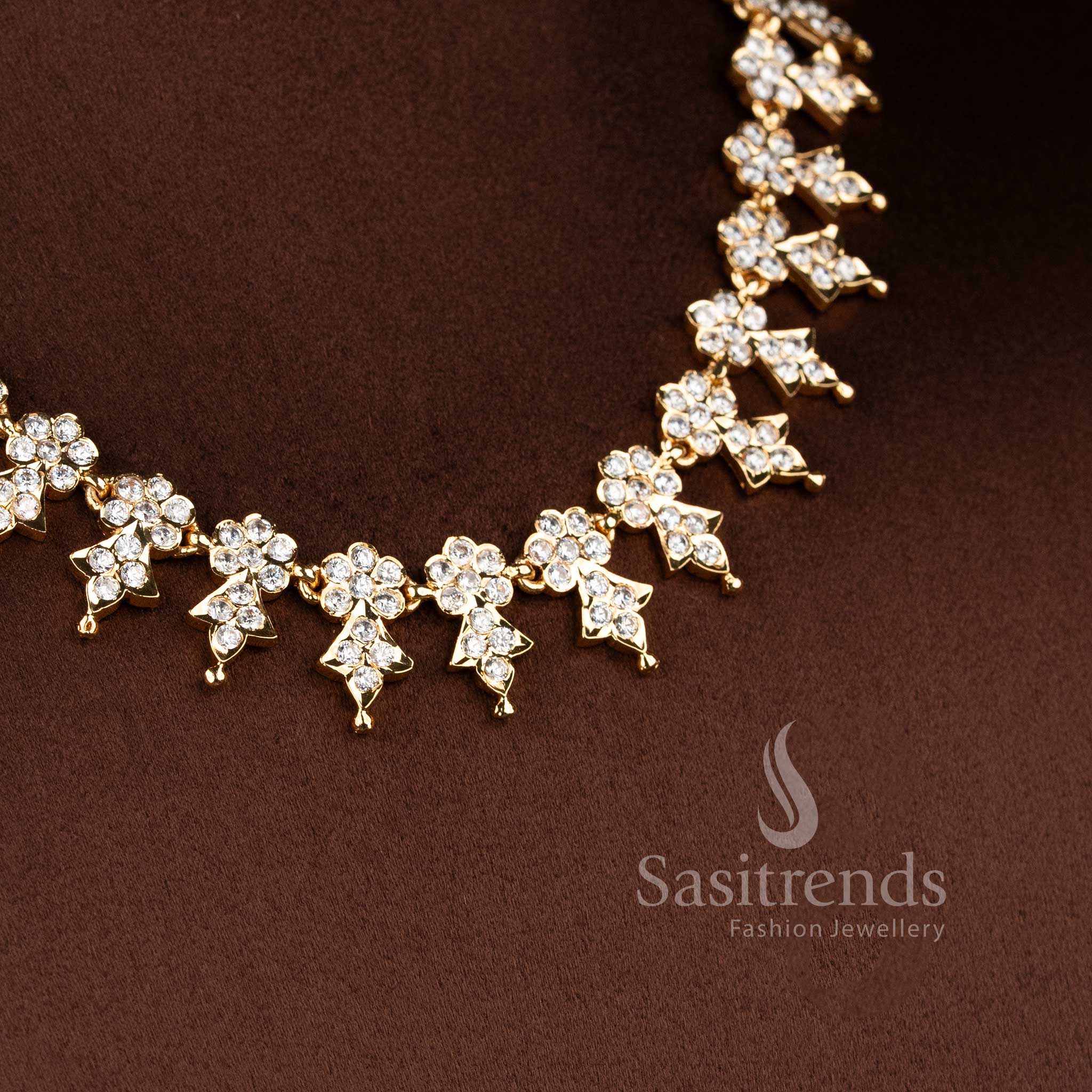 Elegant festive-style AD stone necklace ensemble with repeating geometric Gati clusters.