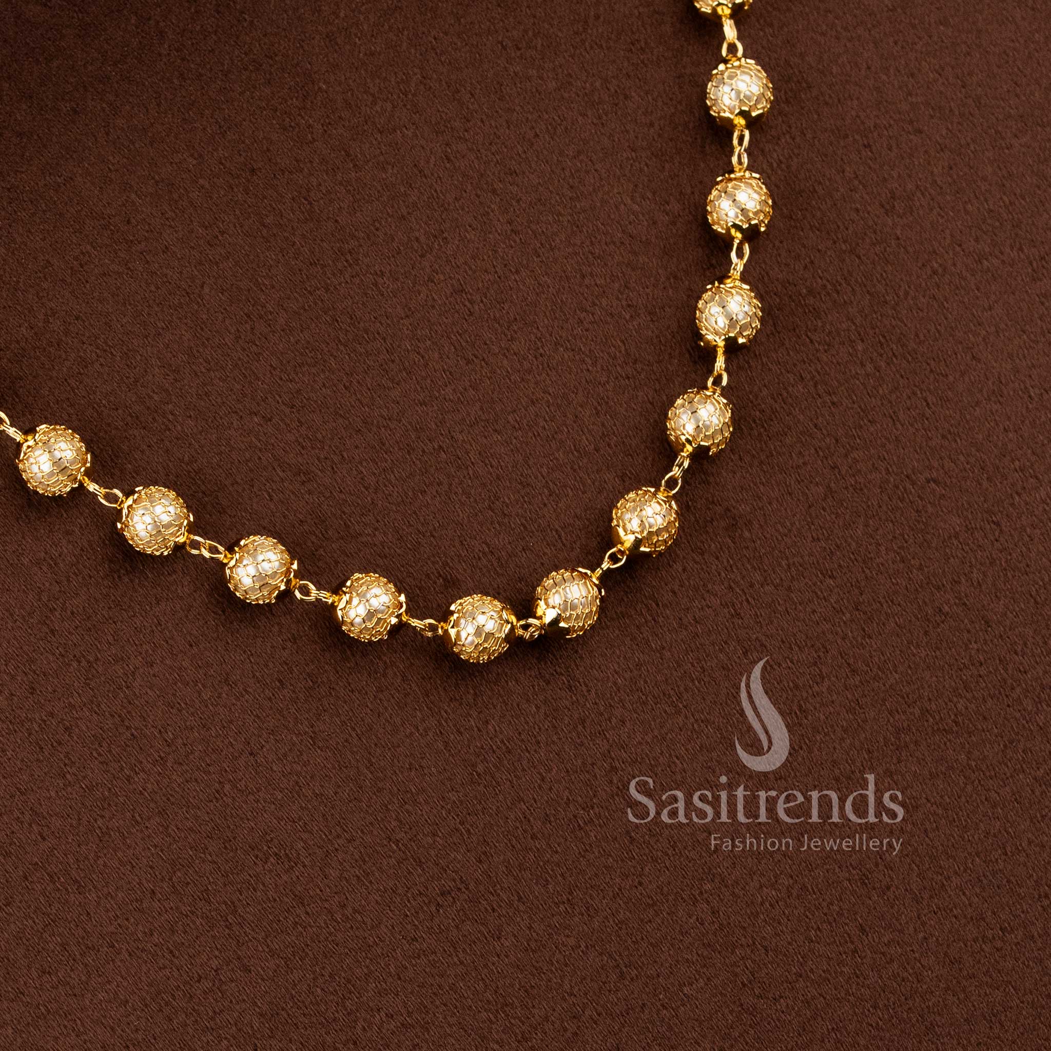 Traditional mesh chain necklace featuring a round pearl-accented pendant design - Sasitrends 