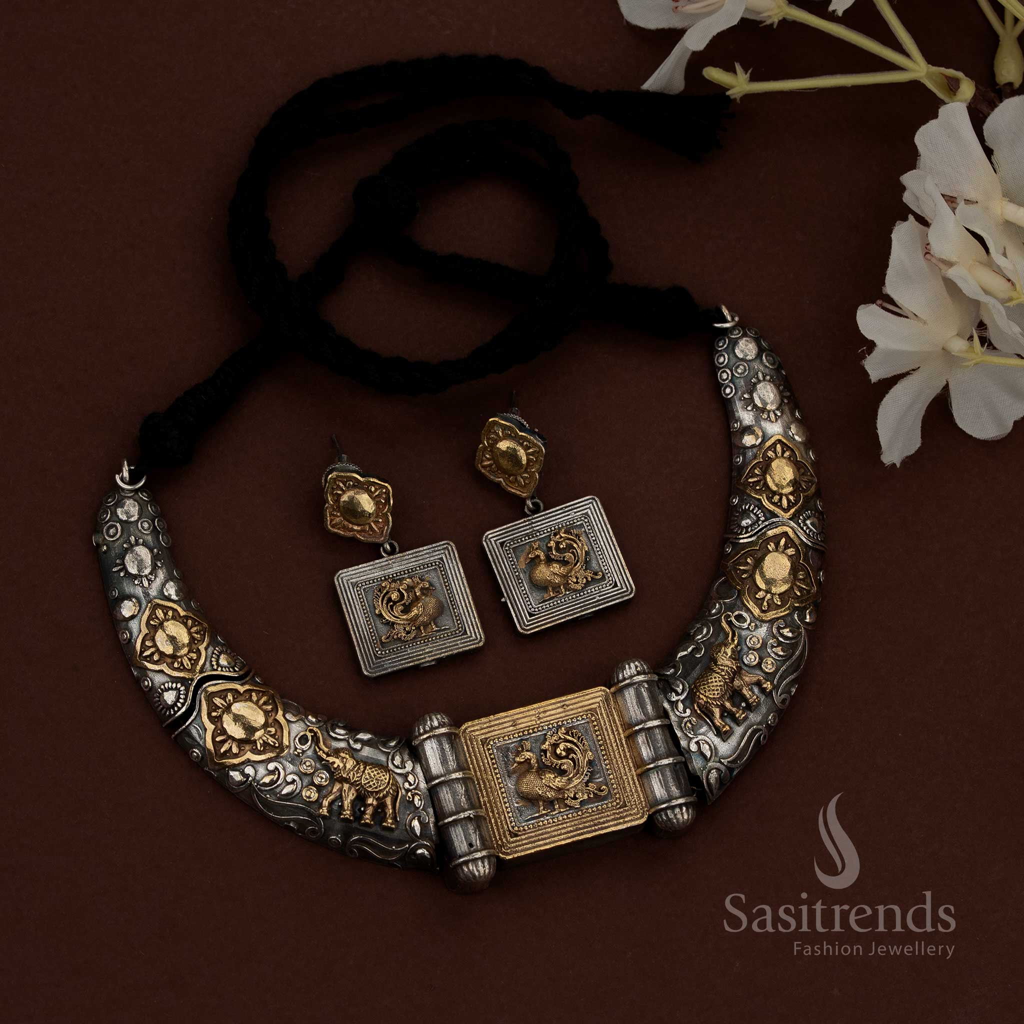 
Navaratri ethnic silver husli necklace jewellery set with square box design- Sasitrends
