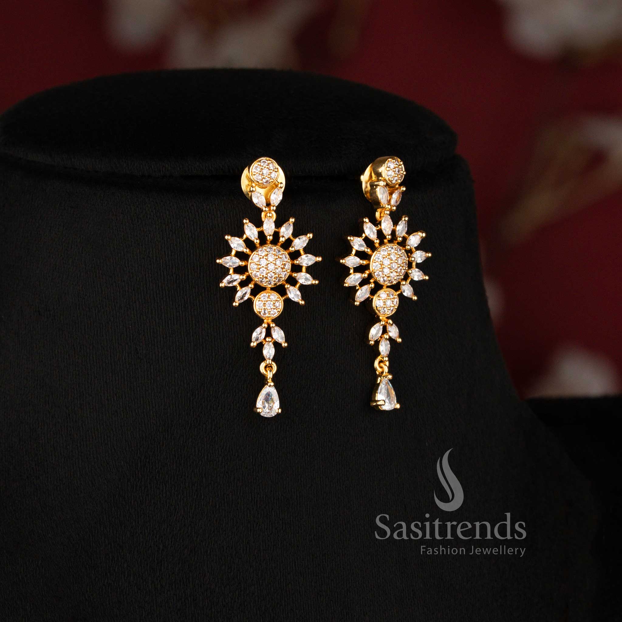 Elegant Sunburst Floral American Diamond necklace that looks like real gold - Sasitrends