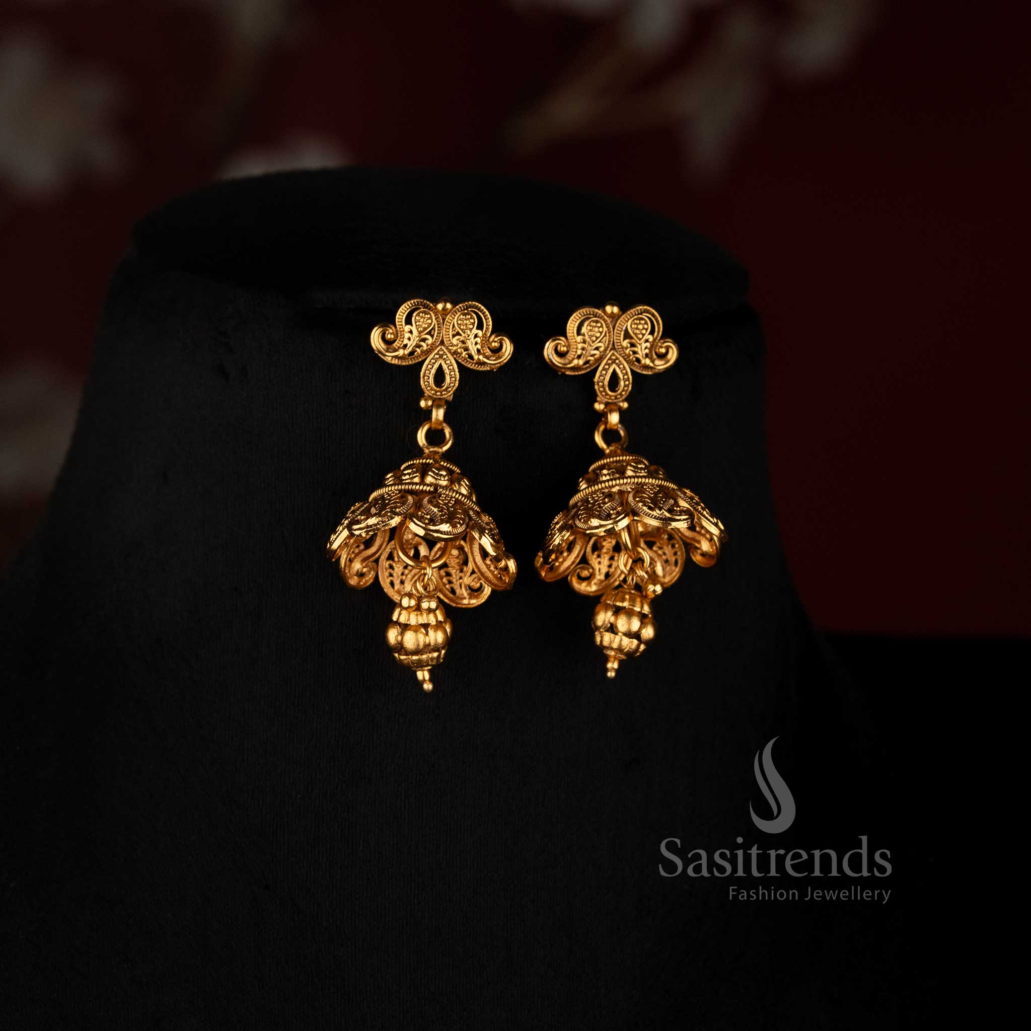 Traditional Antique Gold Plated Mango Paisley Motif Choker with Bead Strand - Sasitrends