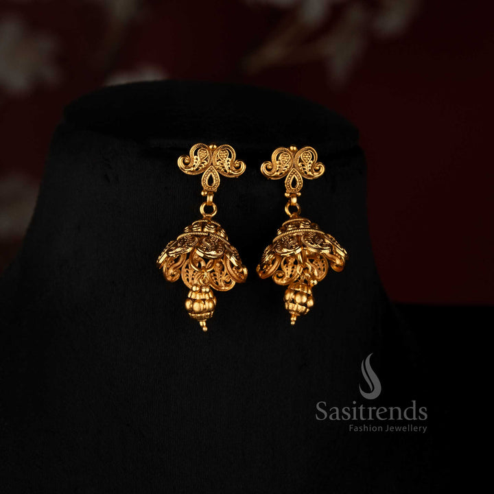 Traditional Antique Gold Plated Mango Paisley Motif Choker with Bead Strand - Sasitrends