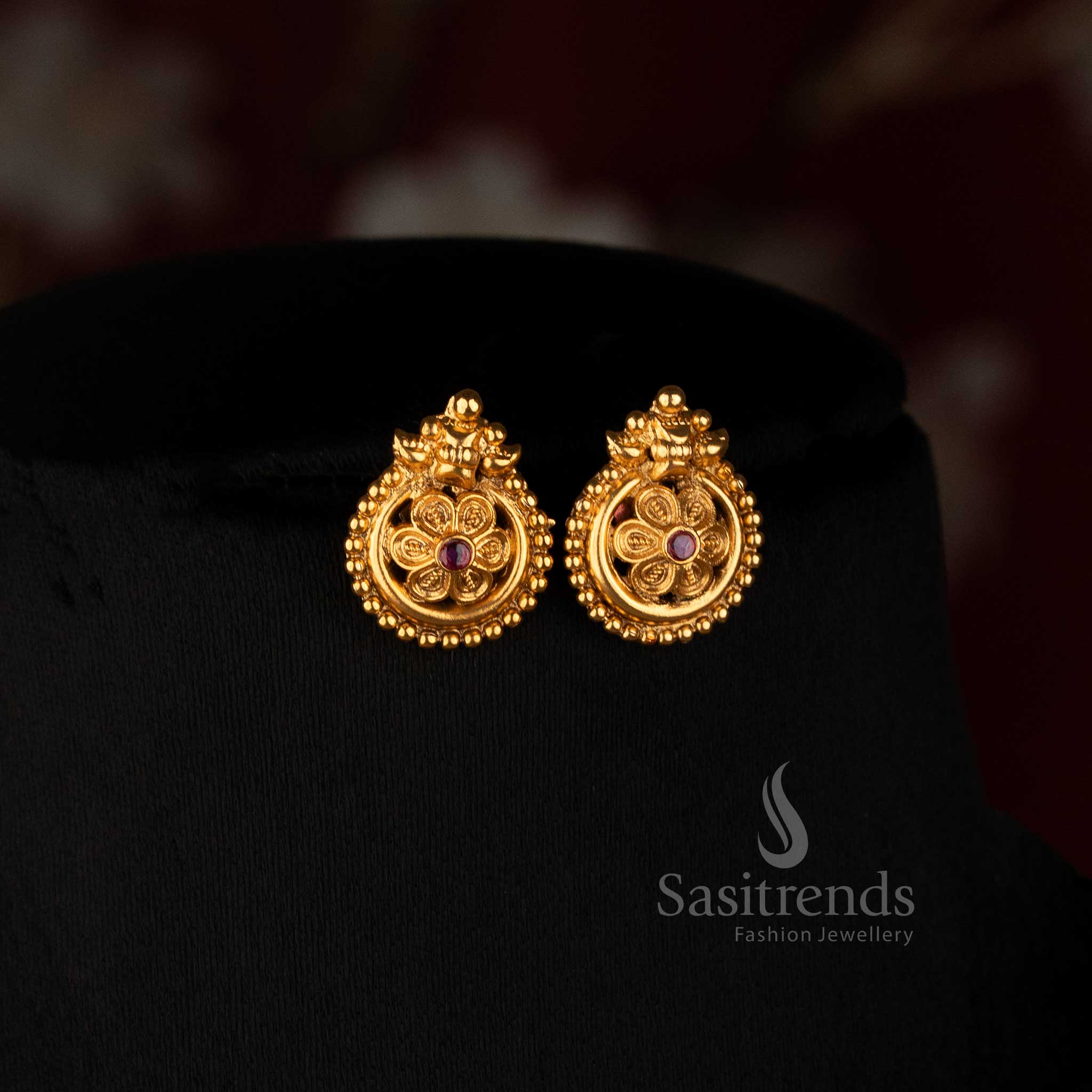Antique Gold Plated Floral Disc Choker Necklace Set for Traditional Festive Wear - Sasitrends