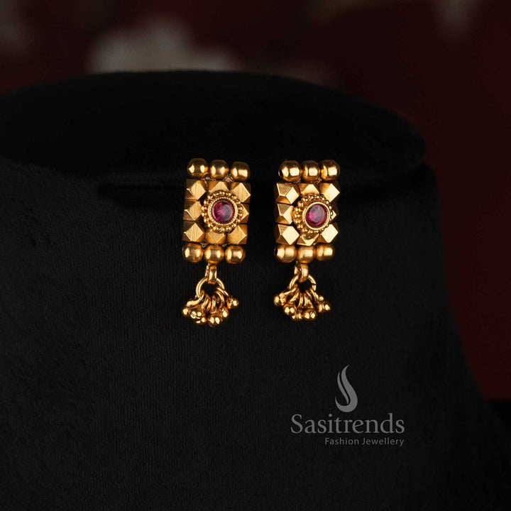 Antique Gold Plated Geometric Grid and Layered Bead Choker Detail - Sasitrends