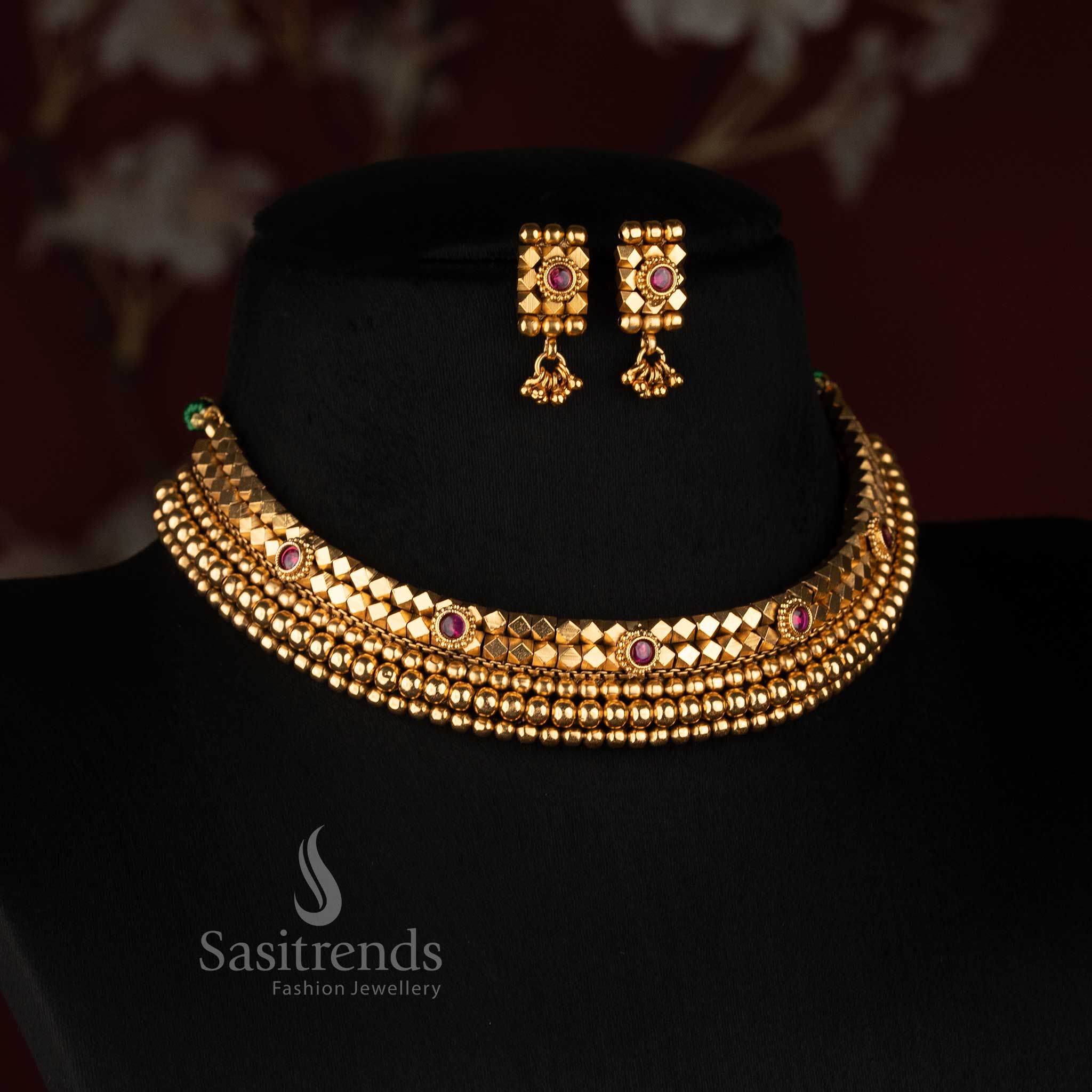 Antique Gold Geometric Choker Craftsmanship with Stone Details - Sasitrends
