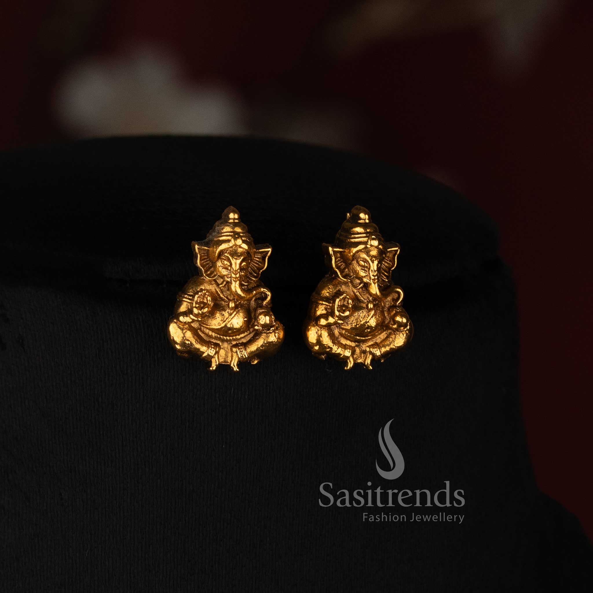 Traditional Antique Gold Plated Lord Ganesha Medallion Necklace Set with Matching Studs - Sasitrends