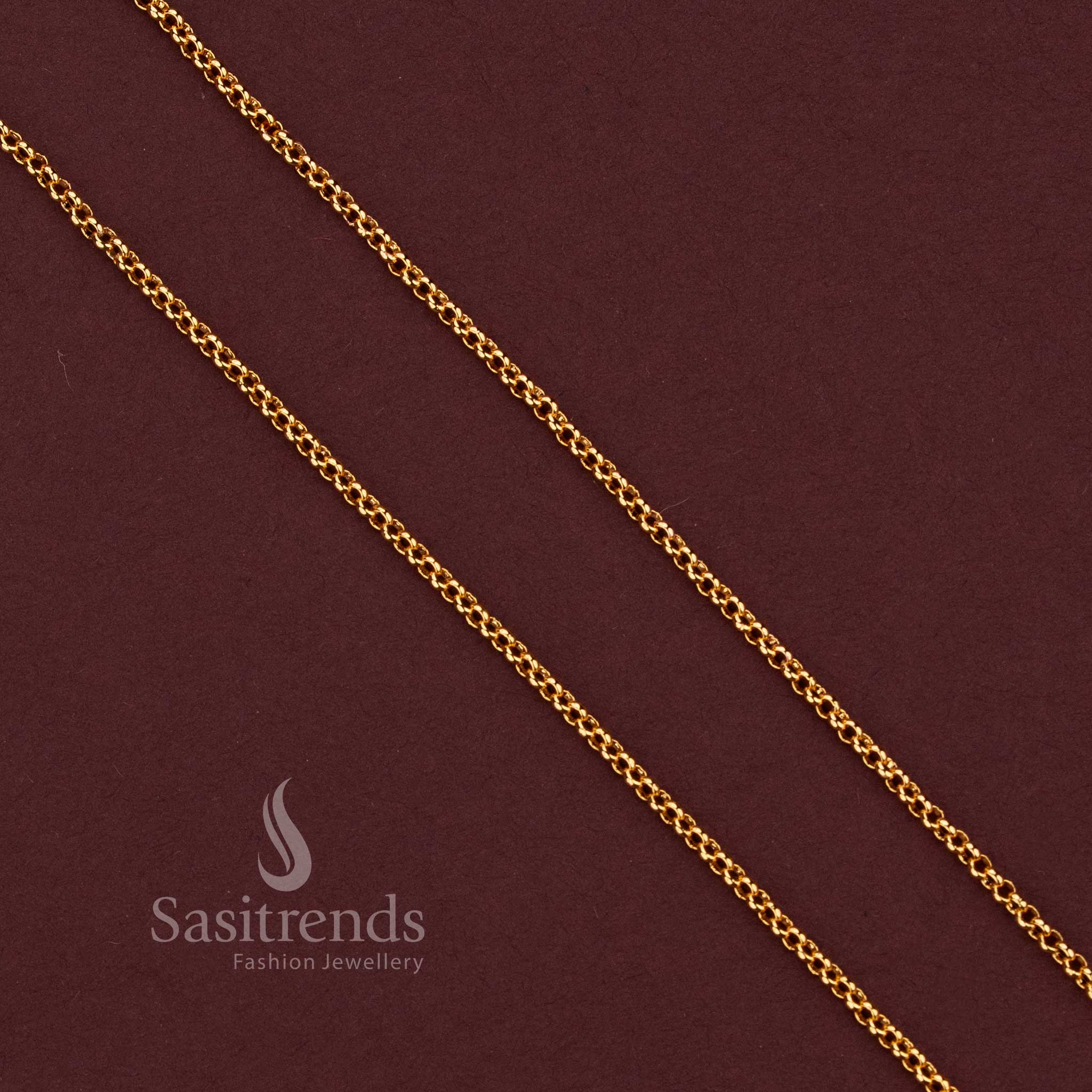 Detailed Micro Gold Plated Oval Link Chain Featuring a Connected Open-Link Pattern and Gold-Toned Finish - Sasitrends