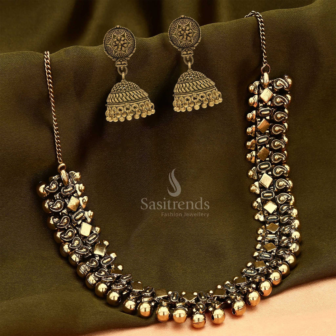 Traditional antique gold plated Haara temple jewellery set with a majestic necklace and peacock-inspired jhumkas – a vintage-styled grandeur tailored for weddings, divine events, and ethnic celebrations – Sasitrends