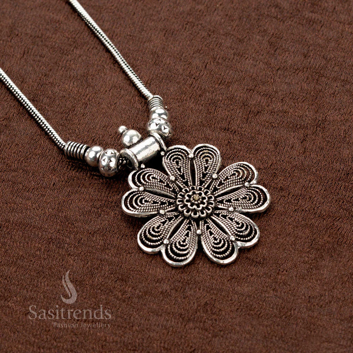 Elegant Oxidised Silver Chain Pendant Necklace Featuring Intricate Floral Mandala Design with Traditional Craftwork – Perfect for Sarees and Ethnic Wear - Sasitrends