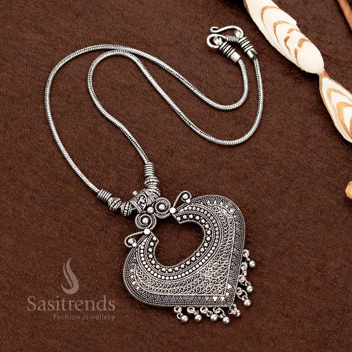 Traditional oxidised heart motif chain for sarees and festive wear – Sasitrends