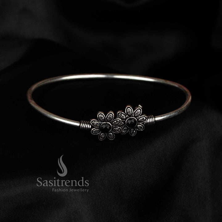 Trendy daily wear oxidised floral dual motif stone bracelet in black shade for women hand jewellery – Sasitrends