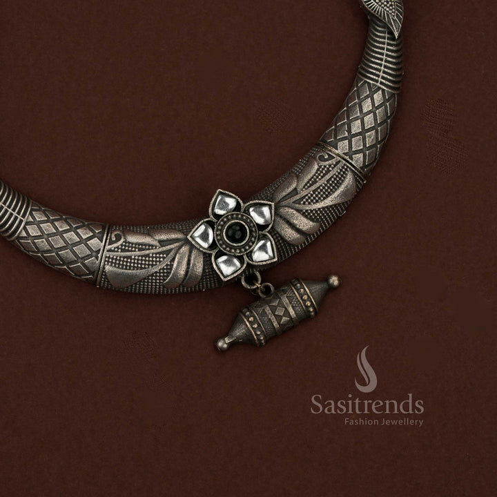 Opulent oxidised peacock stone husli necklace in white-black combination perfect for parties, family functions, and cultural events – Sasitrends