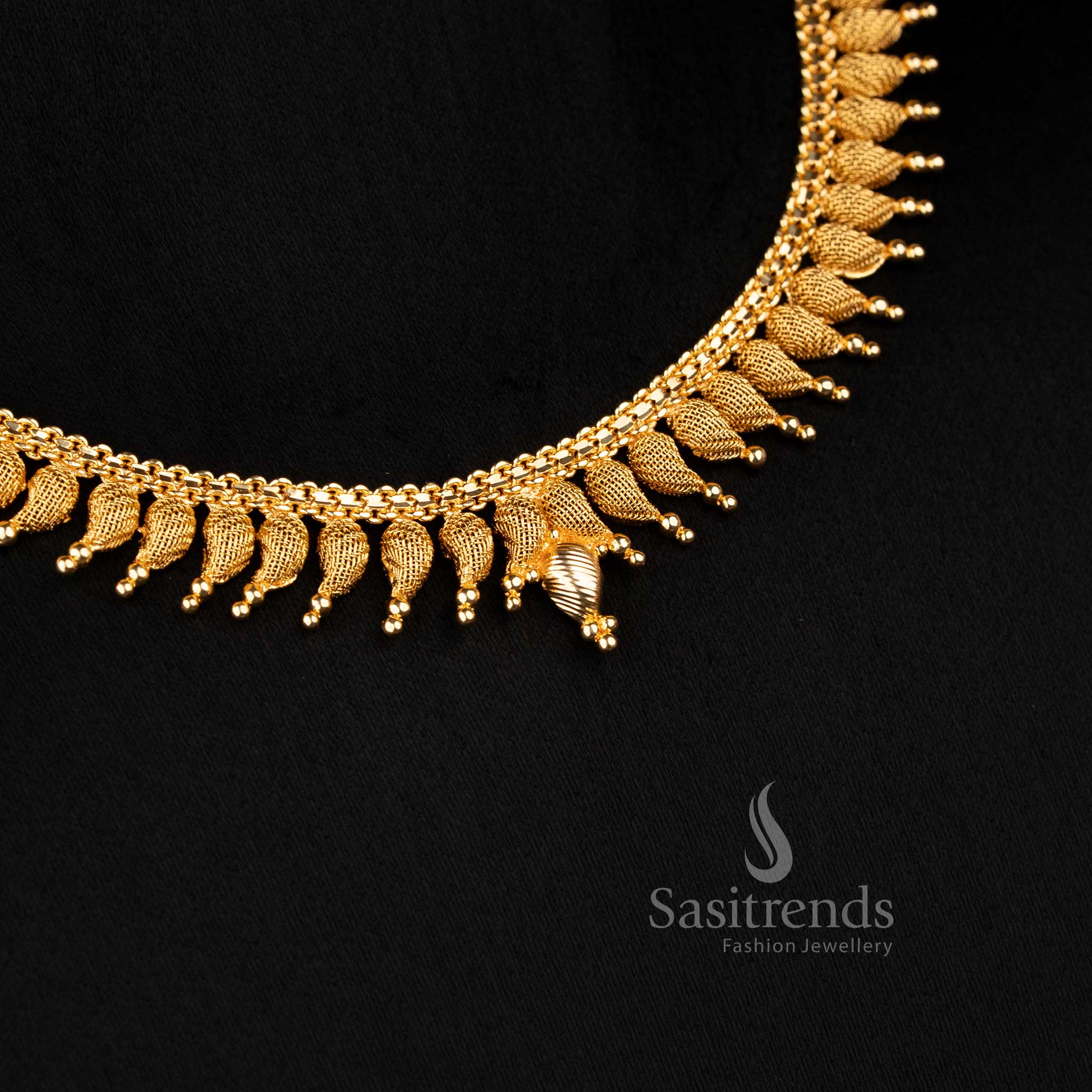 Premium micro gold plated net textured mango necklace for women, elegant jewellery for wedding wear – Sasitrends