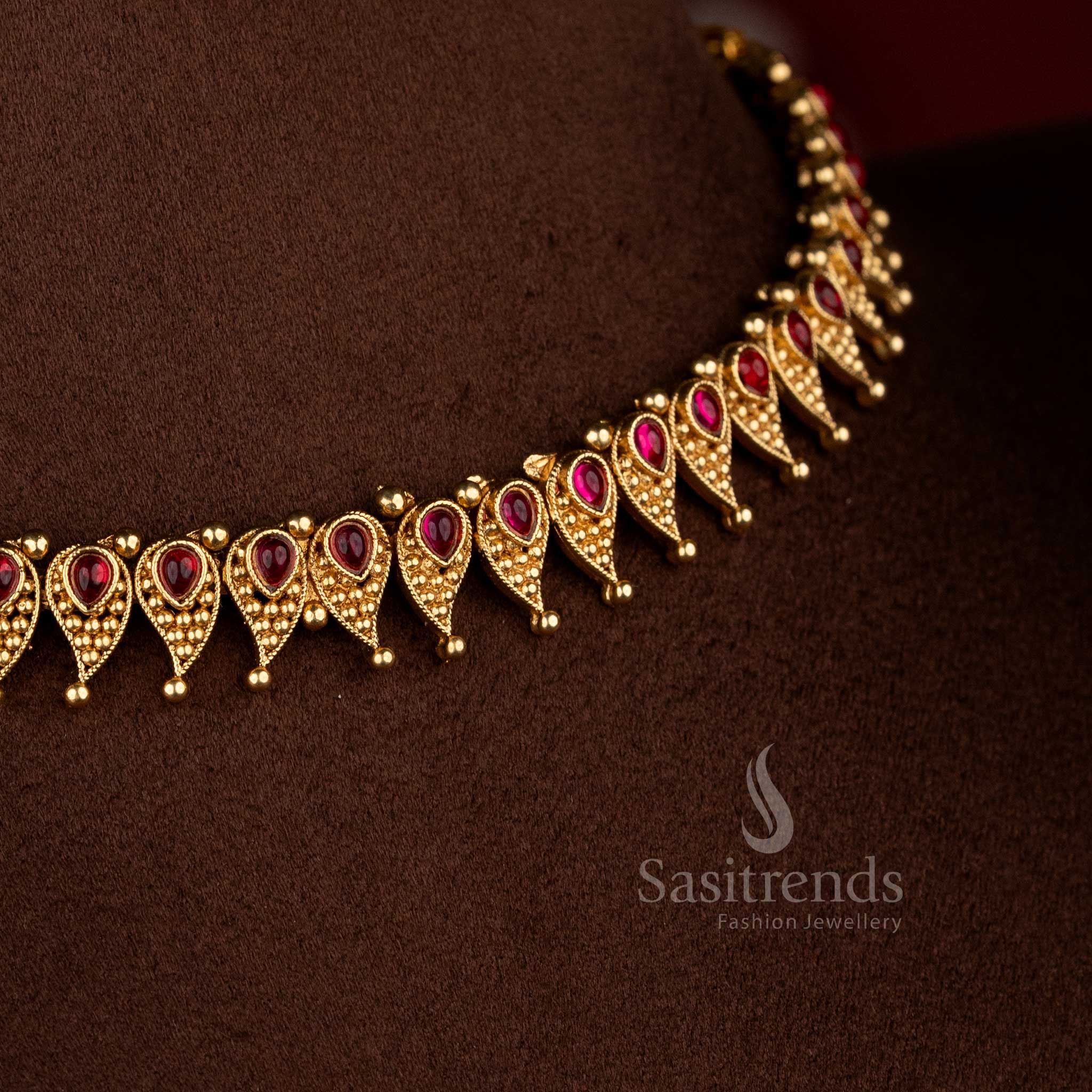 Splendid classic matte gold plated ruby ornate floral necklace for festive evening styling – Sasitrends