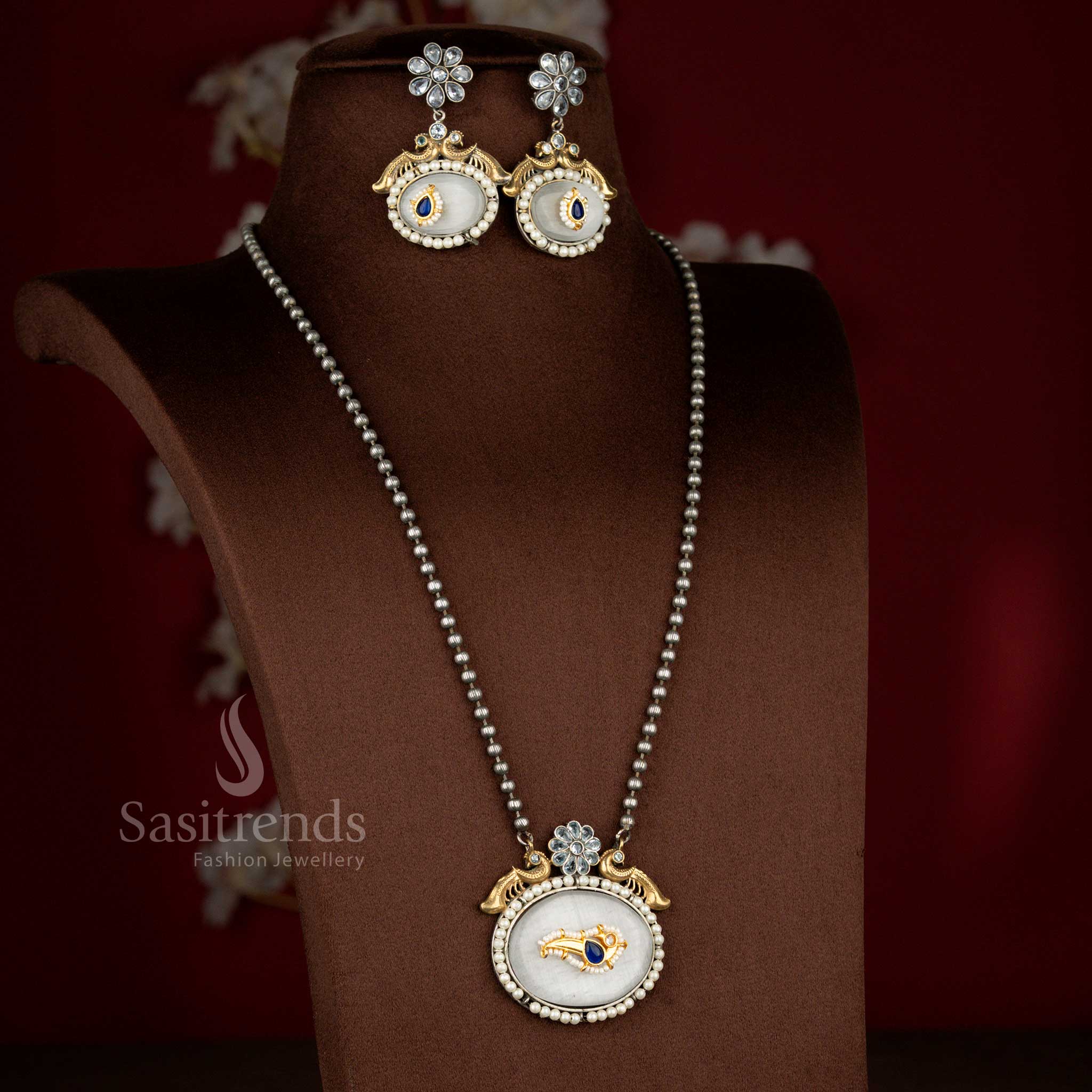 Elegant-White-Antique-Oxidised-92.5-Silver-Plated-Peacock-Oval-Stone-Pendant-Long-Necklace-Set-Sasitrends