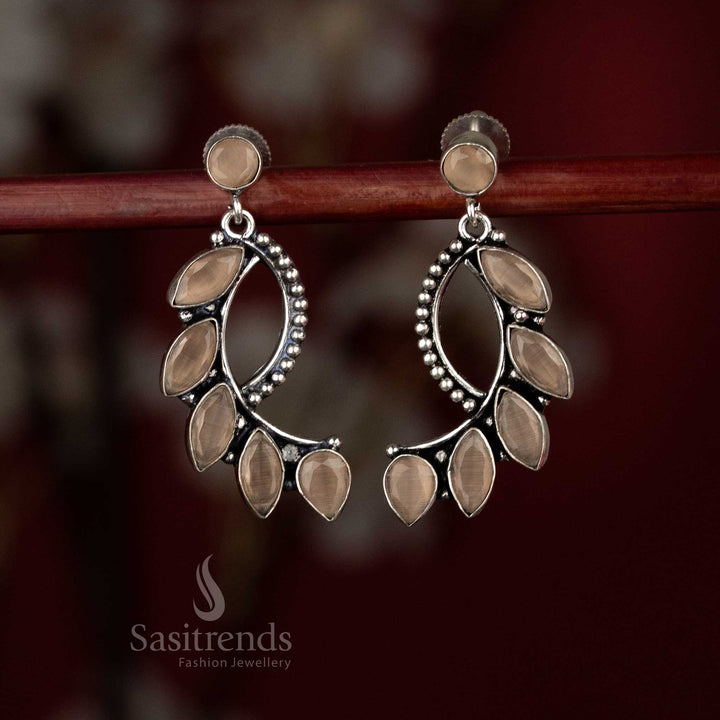 Warm brown oxidised S-curve crawler earrings for relaxed dinner outings – Sasitrends