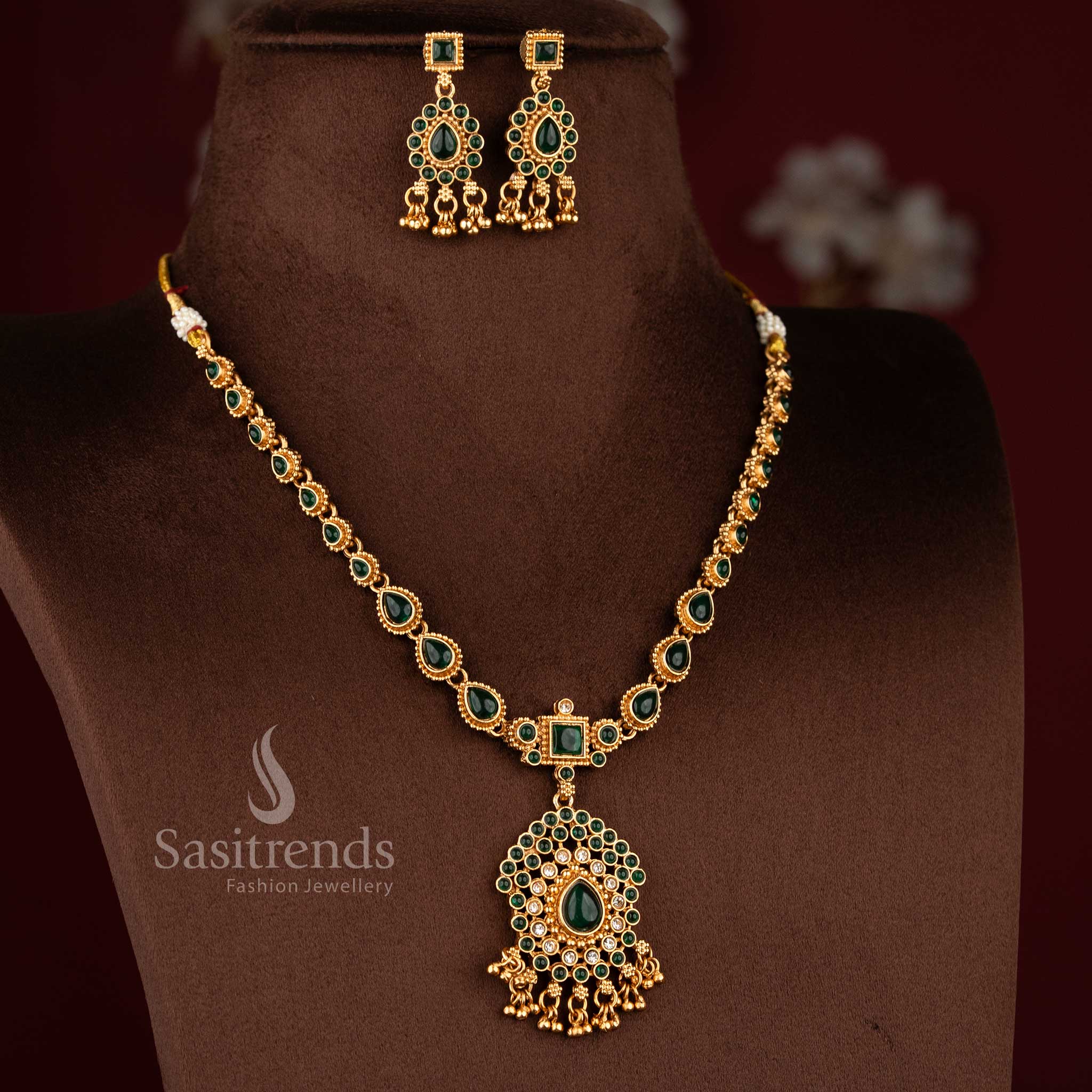 Charming green sophisticated classic matte gold plated teardrop necklace set for traditional celebrations – Sasitrends