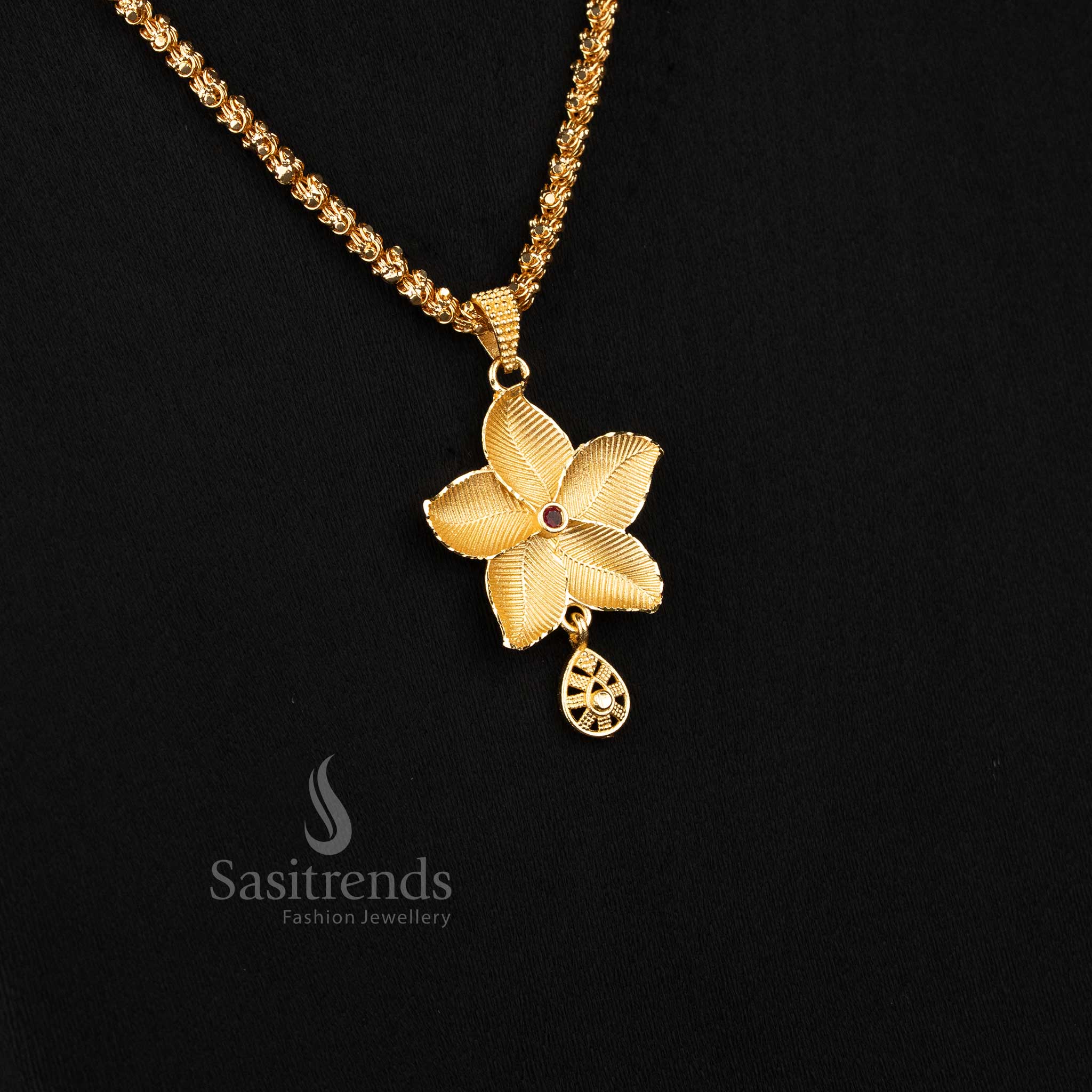 Classic micro gold plated twisted rope 5 petal flower pendant chain necklace for women, suitable for wedding wear – Sasitrends