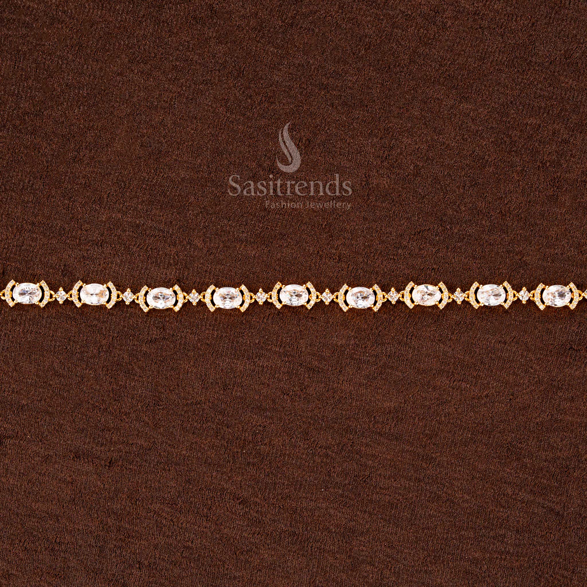 Dazzling white gold-plated hip belt featuring radiant American diamonds, a sophisticated silhouette, and an adjustable fit—perfect for weddings and cultural celebrations - Sasitrends