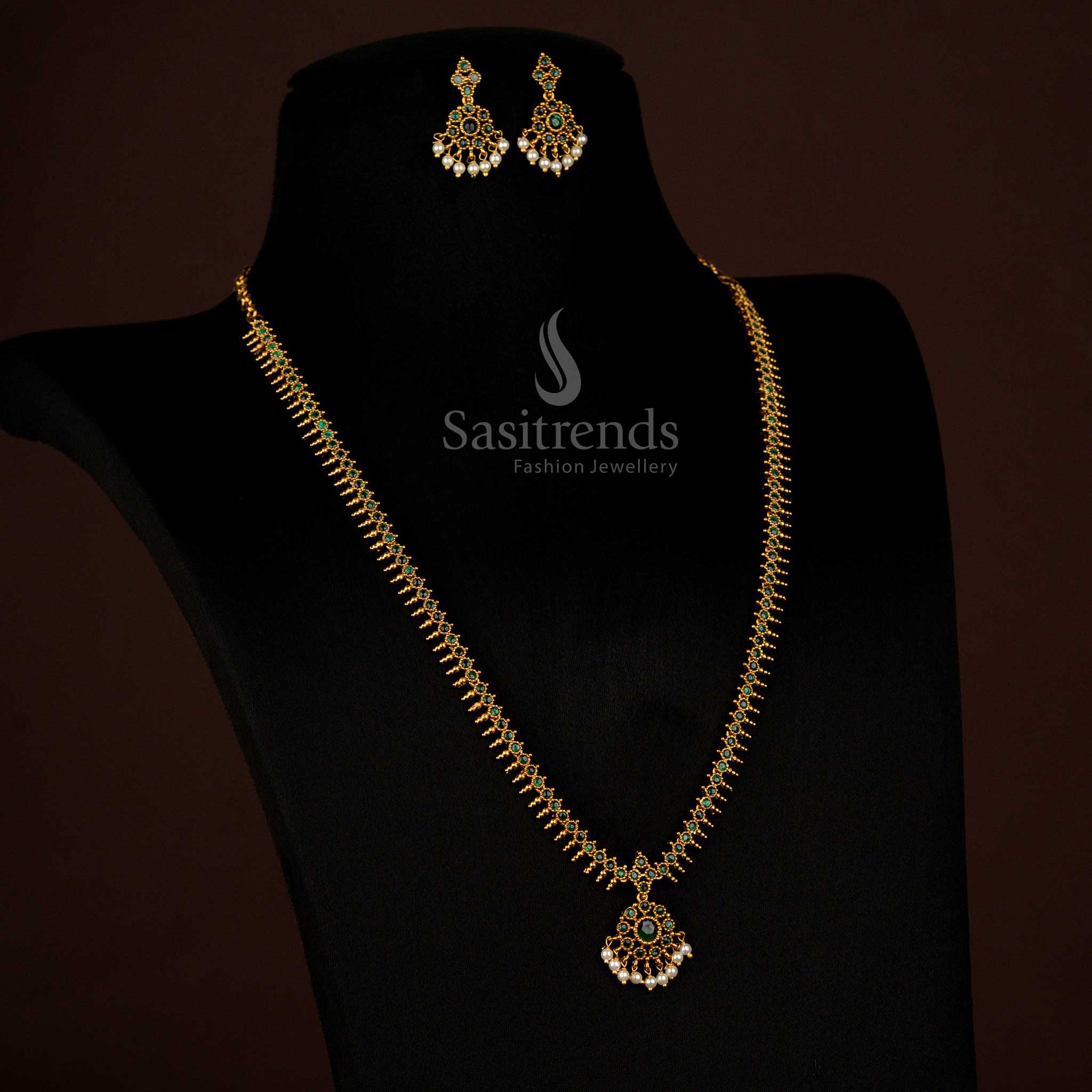 Vibrant Green Matte Gold Temple Necklace with Round Floral AD Stone Highlights, Stunning Ceremonial Jewellery for Cultural Occasions – Sasitrends