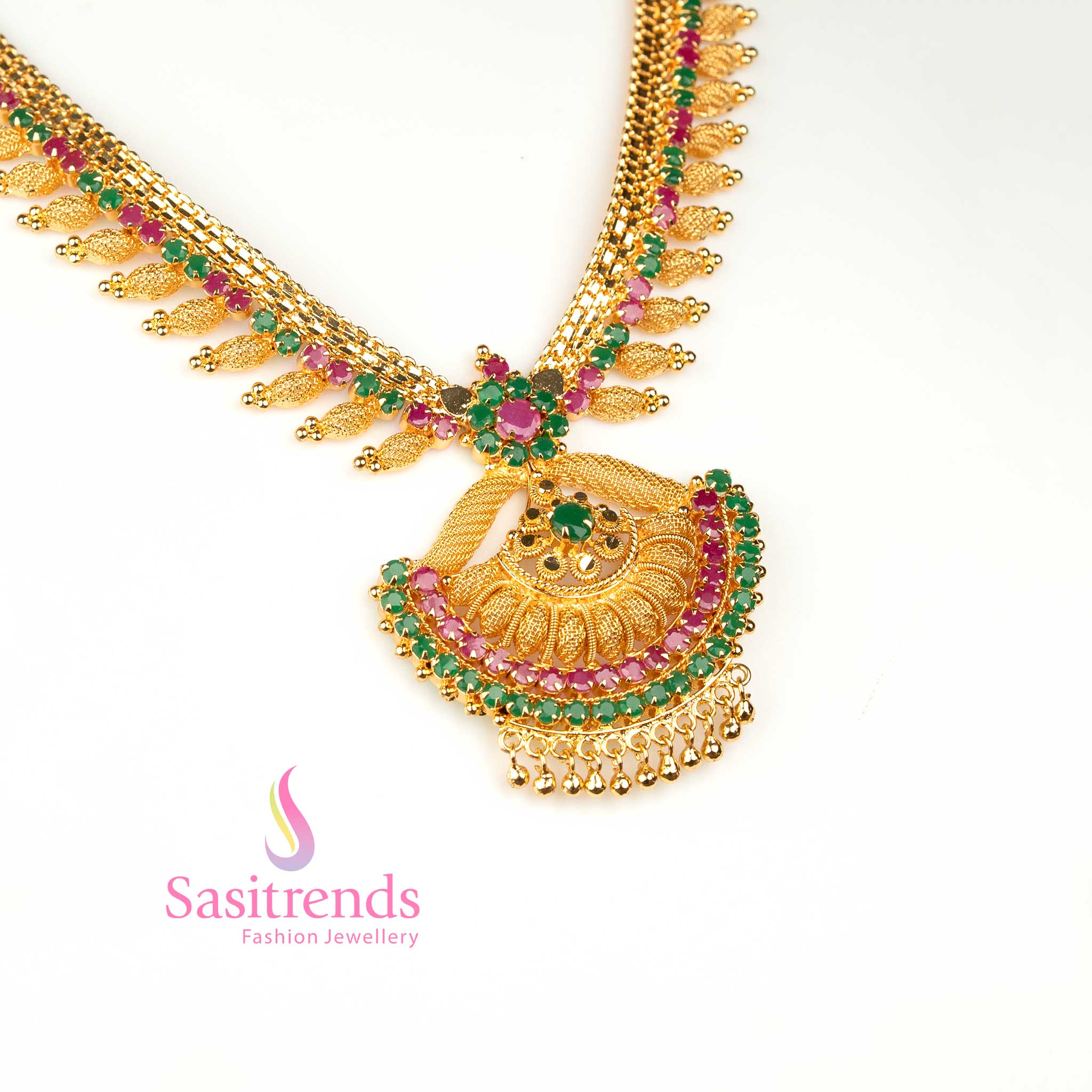 Magnificent ruby-green AD necklace micro gold plated with a tilak motif and artistic accents, adding a graceful touch to festive attire – Sasitrends