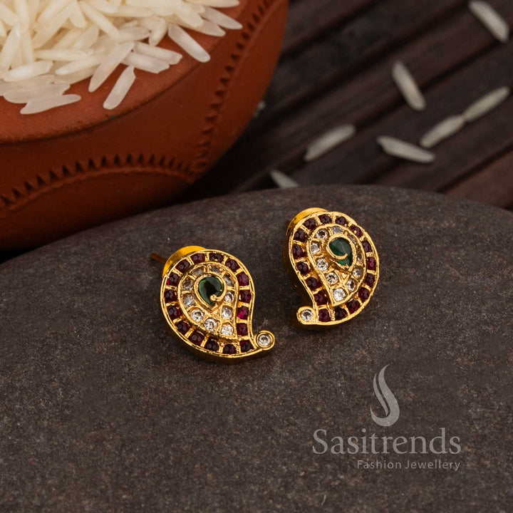 Elegant Matte Gold Paisley Stud Earrings Featuring Ruby-Green AD Stone Highlights, Offering A Classic Temple Jewellery Design Blended With Ethnic Heritage – Sasitrends