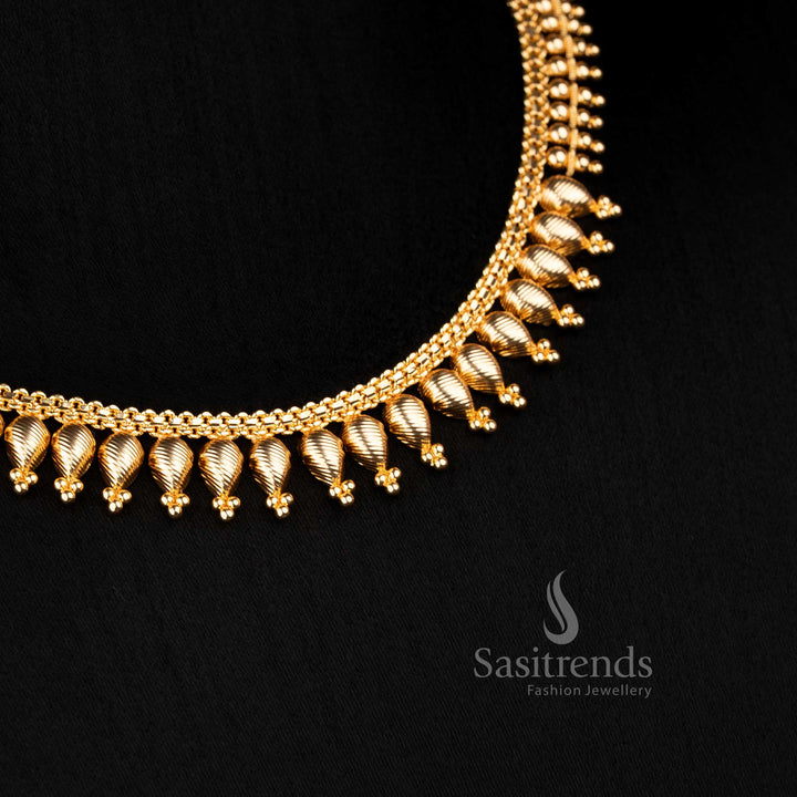 Traditional micro gold plated white heart-shaped bud pichimottu mala necklace for festival wear – Sasitrends