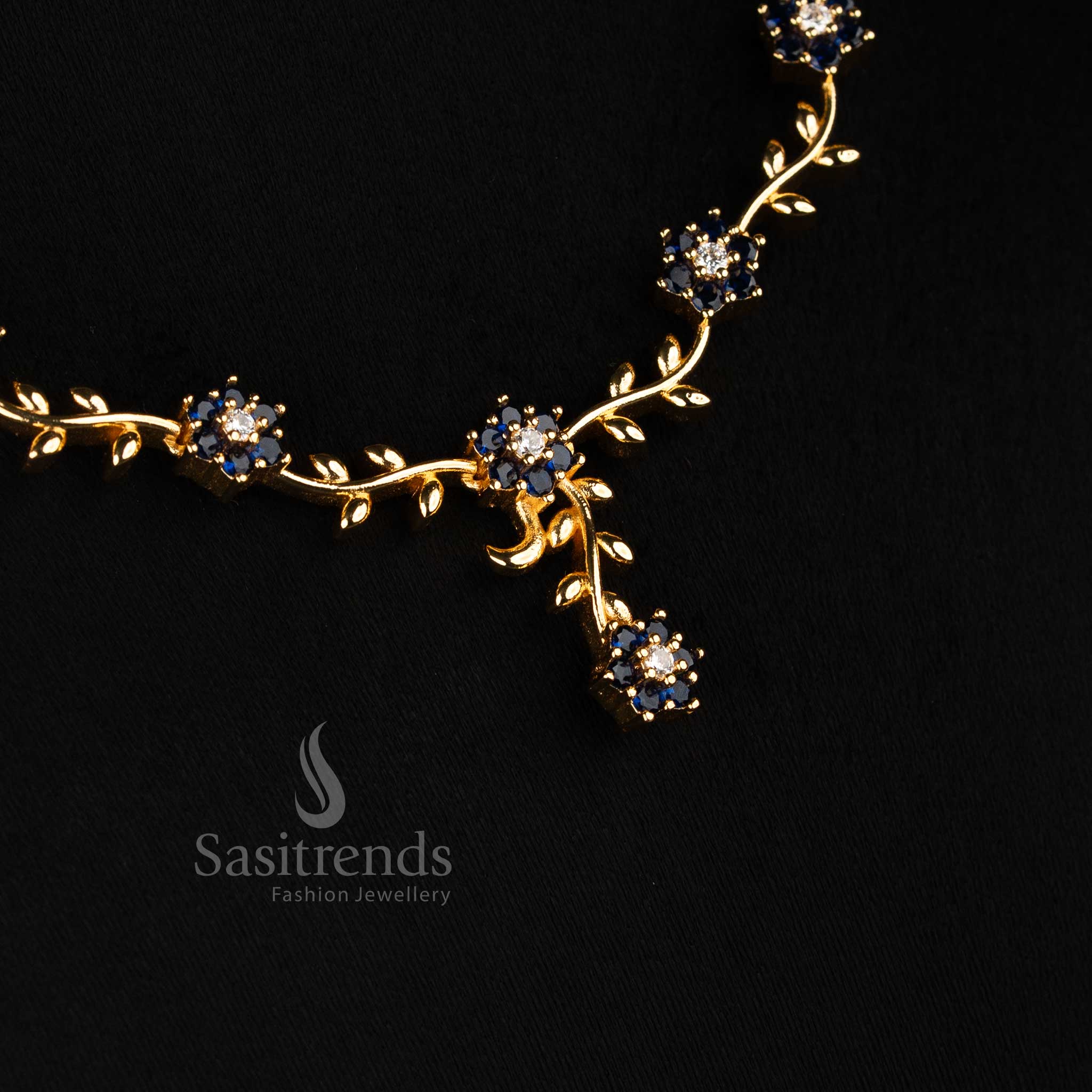 Fashionable floral vine AD necklace set in white-blue for parties – Sasitrends