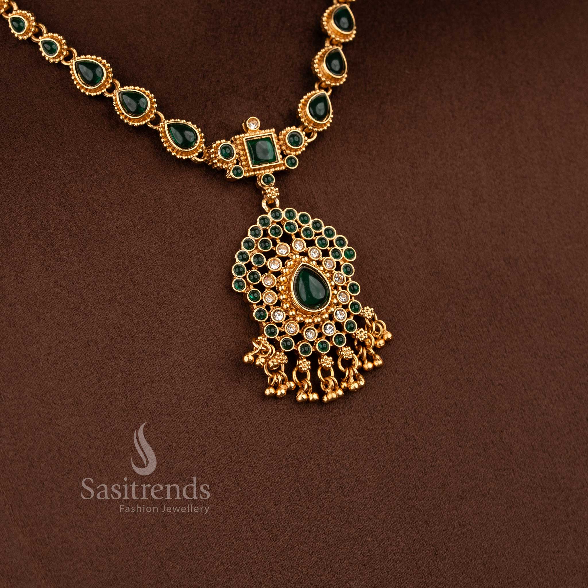 Elegant green timeless classic matte gold plated teardrop necklace set for festive and wedding wear – Sasitrends