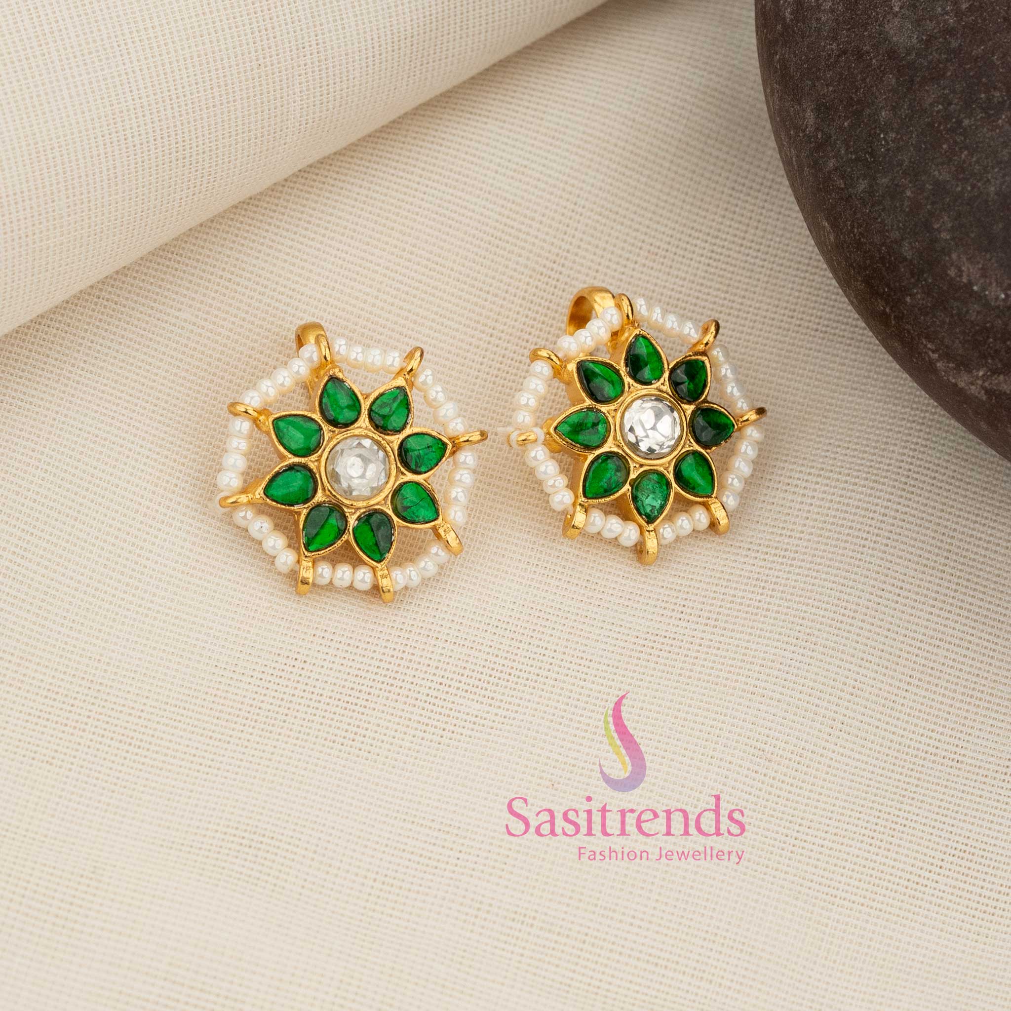 Graceful white-green 24K Jadau Kundan floral sunburst bugadi earcuff with pearl fringe for elegant ceremonial and South Indian traditional jewellery – Sasitrends
