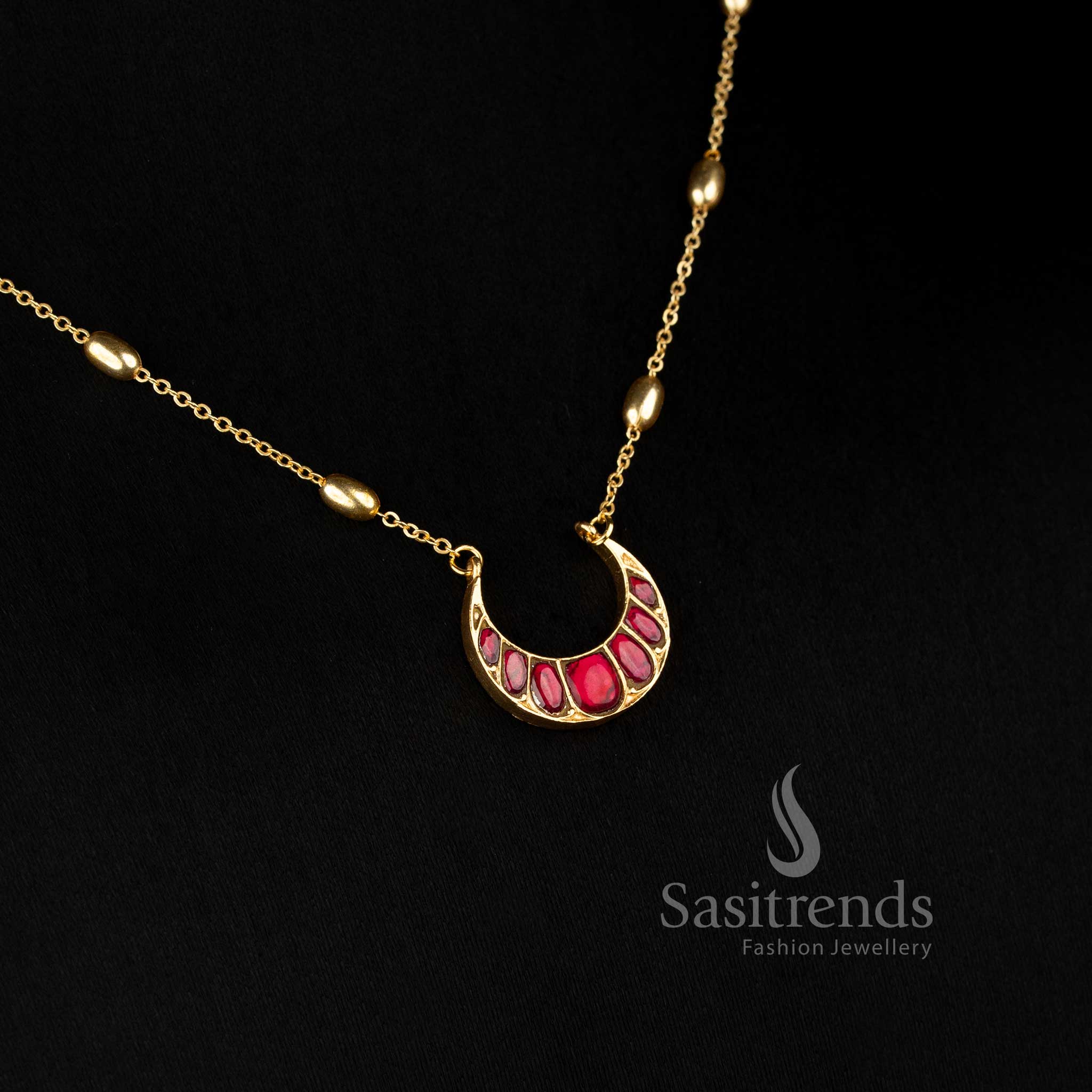 Timeless ruby Jadau Kundan necklace featuring crescent elegance with 24K gold shine, suited for bridal looks and cultural festivities – Sasitrends