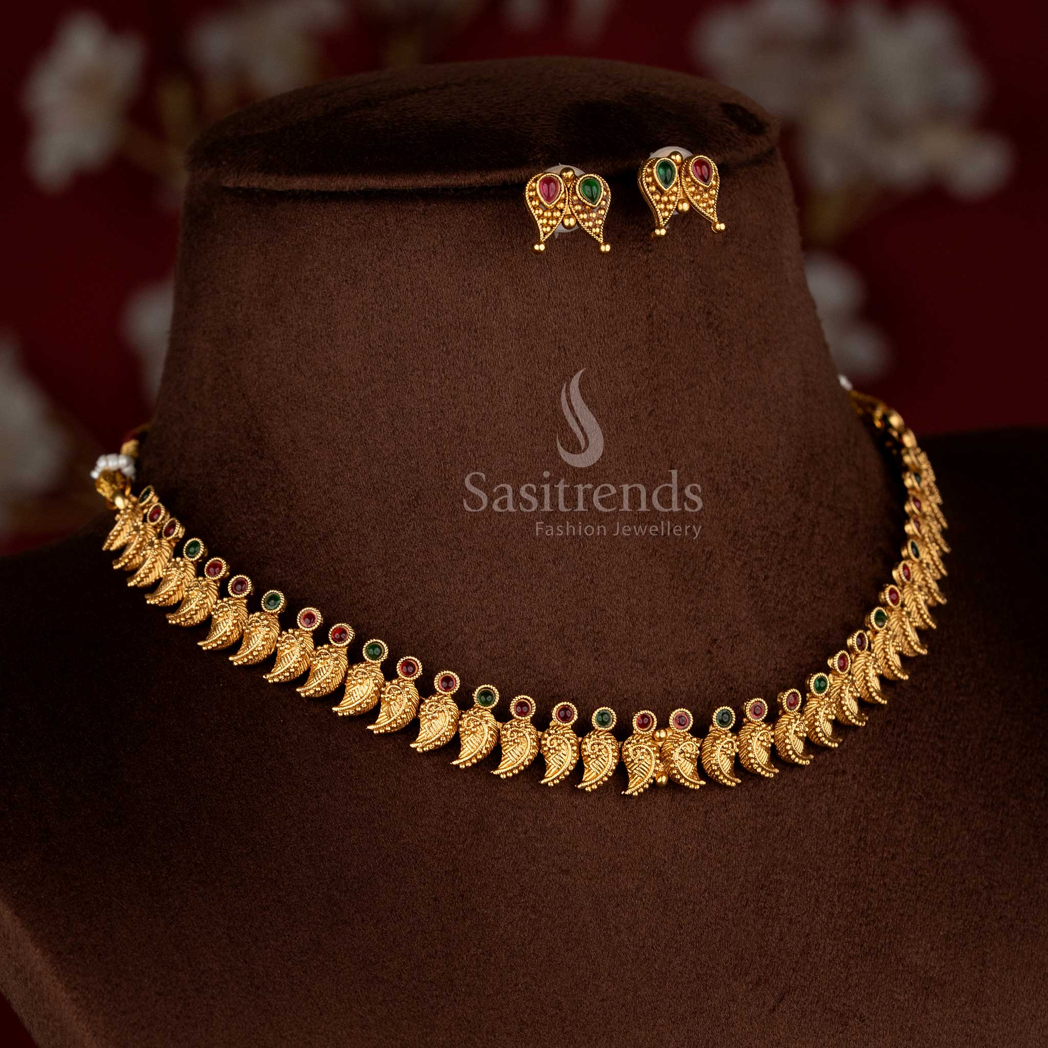 Splendid classic matte gold plated ruby-green necklace set with matching earrings for celebration occasions – Sasitrends