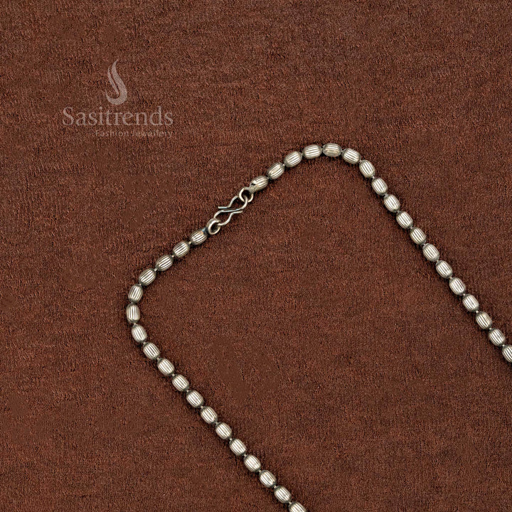Tribal-style oxidised silver necklace with floral pendant and engraved links, ideal for ethnic weddings and cultural wear – Sasitrends