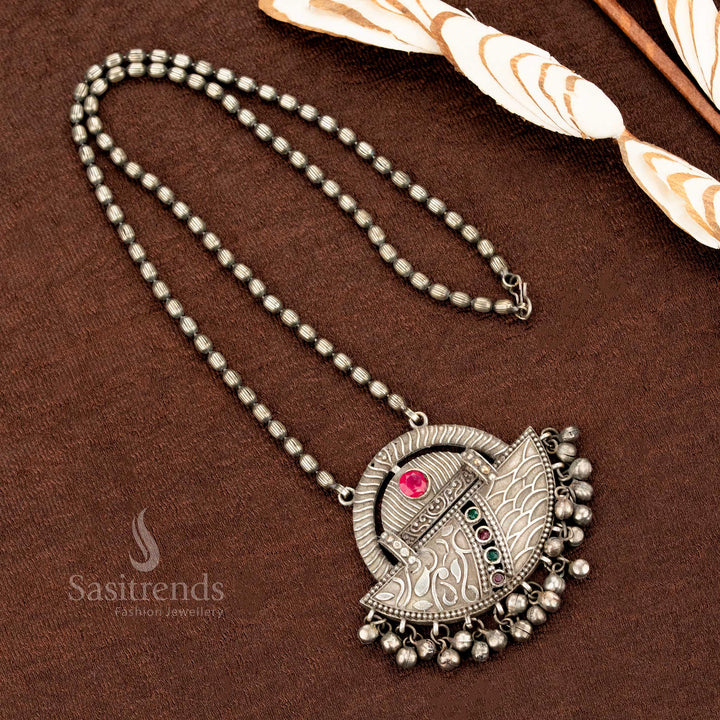 Ethnic oxidised ruby-green pendant chain necklace with artistic engravings and beaded drops for festive and temple-style traditional wear – Sasitrends