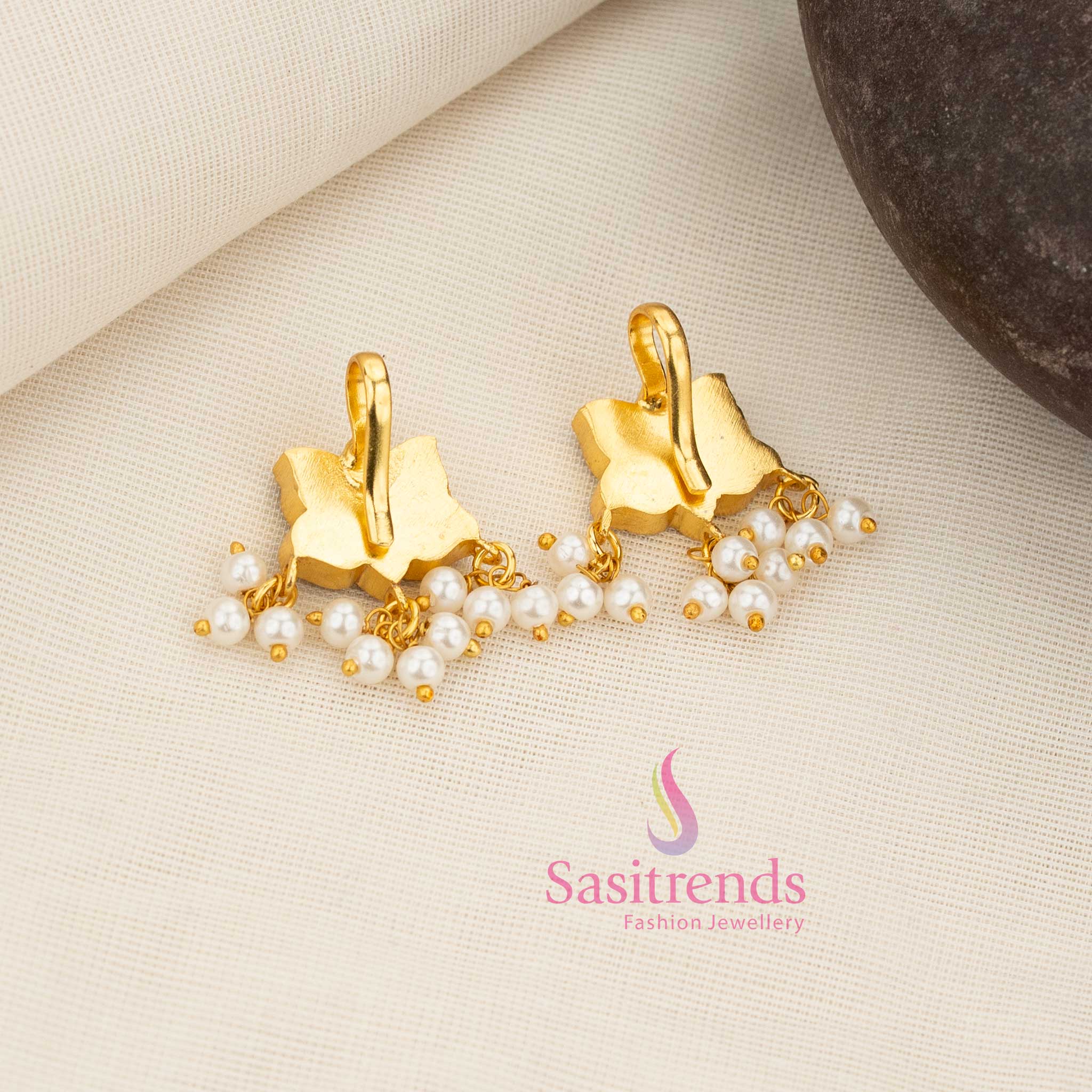 Jadau Kundan lotus motif bugadi earcuff with pearl drops perfect for festive and cultural traditional jewellery styling – Sasitrends