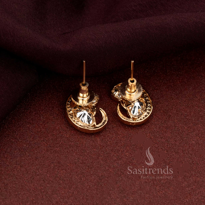 Paisley Mango Design Kundan Stone Stud Earrings With Enamel And Curved Swirl Finish For Cultural Gatherings - Sasitrends