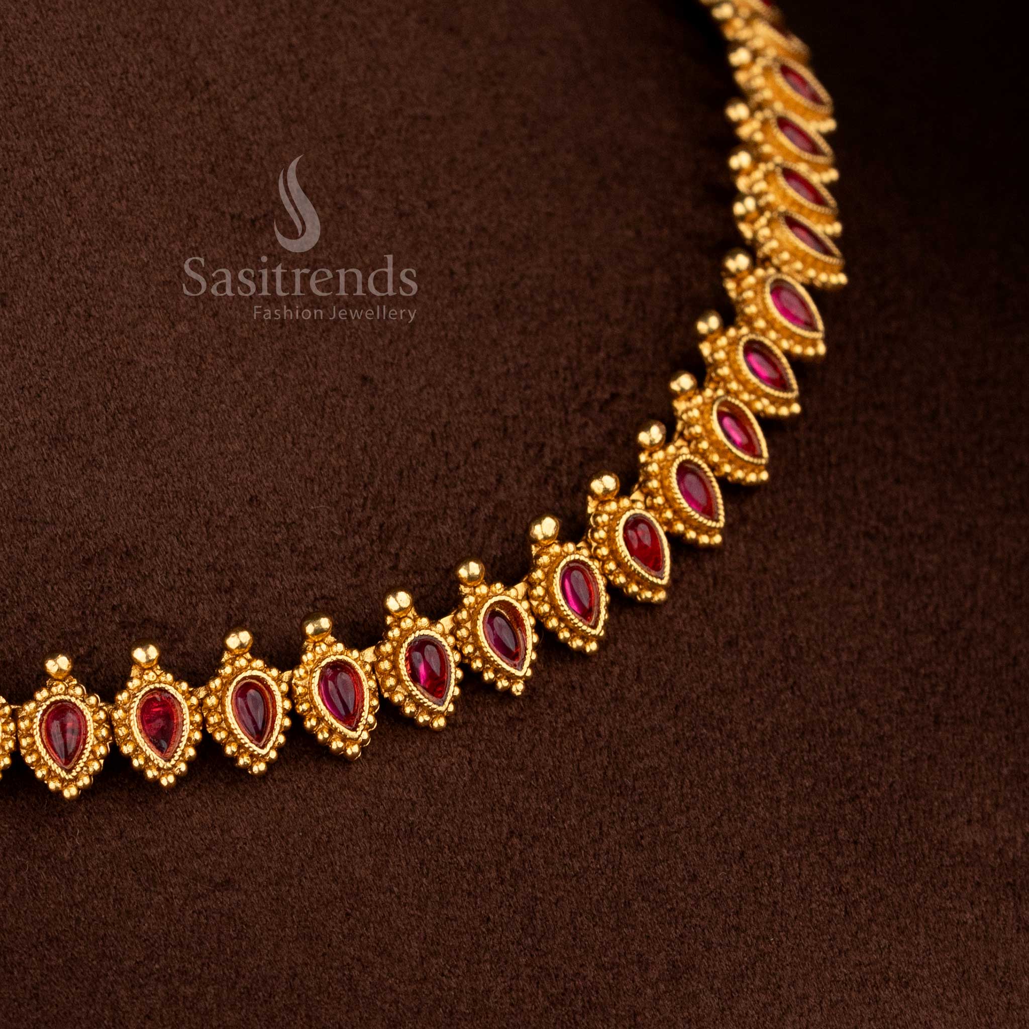 Enchanting classic matte gold plated ruby geometric necklace with detailed artisan work – Sasitrends