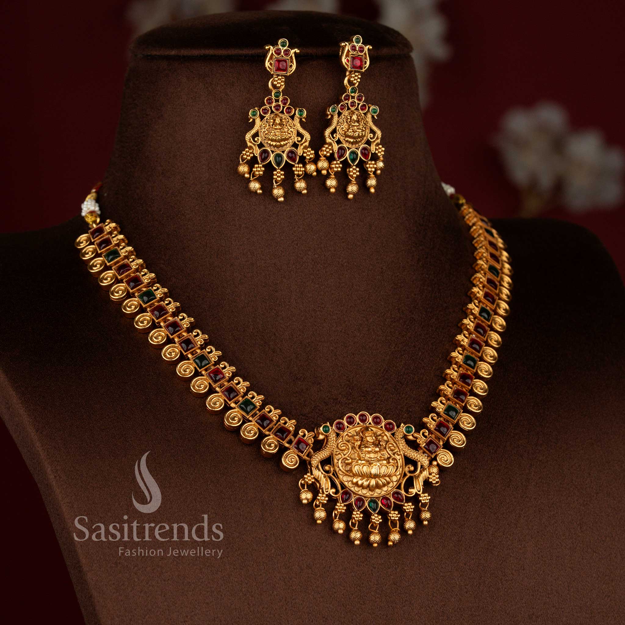 Royal matte gold plated kemp peacock Lakshmi necklace set in ruby green combination suited for bridal wear and temple functions – Sasitrends