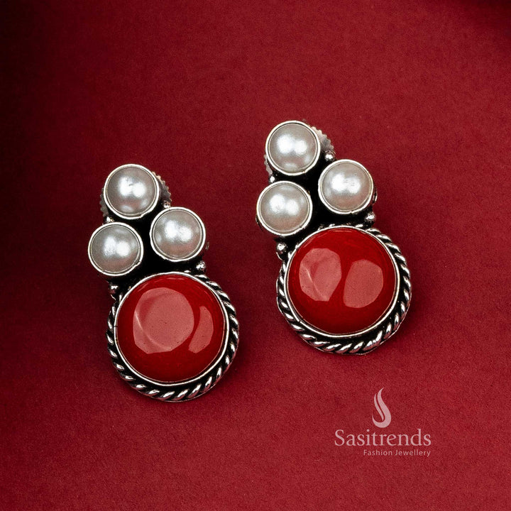Oxidised silver earrings featuring a subtle silver monalisa stone and a trio of pearls for a refined aesthetic