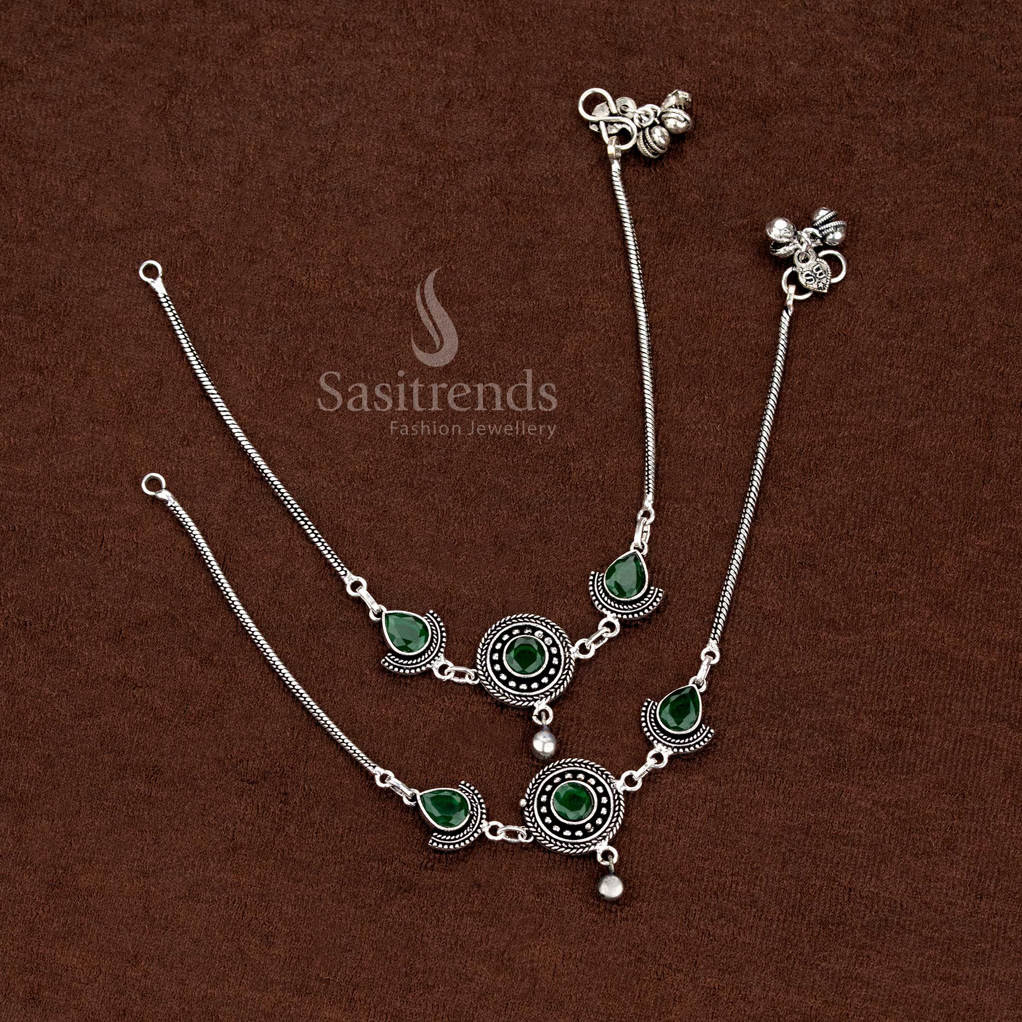 Trendy oxidised anklet with green teardrop Monalisa stones, circular design suitable for fashion-forward, casual, and party wear – Sasitrends