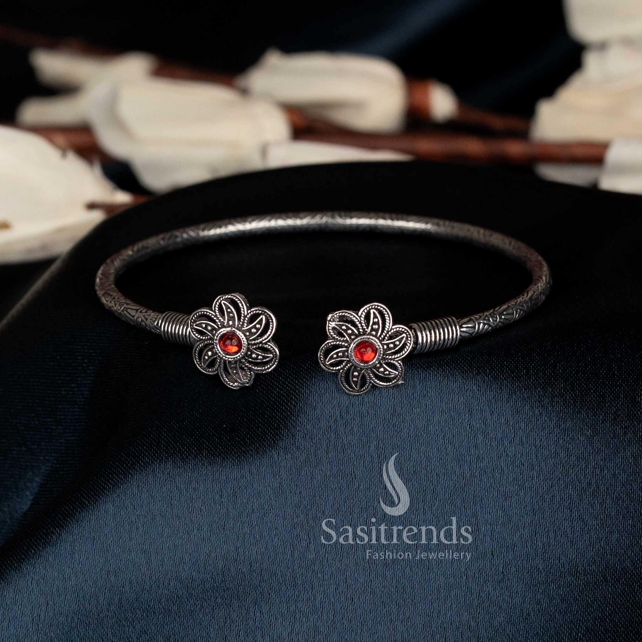 Charming oxidised red starfish floral design stone bracelet ideal for festive sarees, casual kurtis, and everyday outfits – Sasitrends